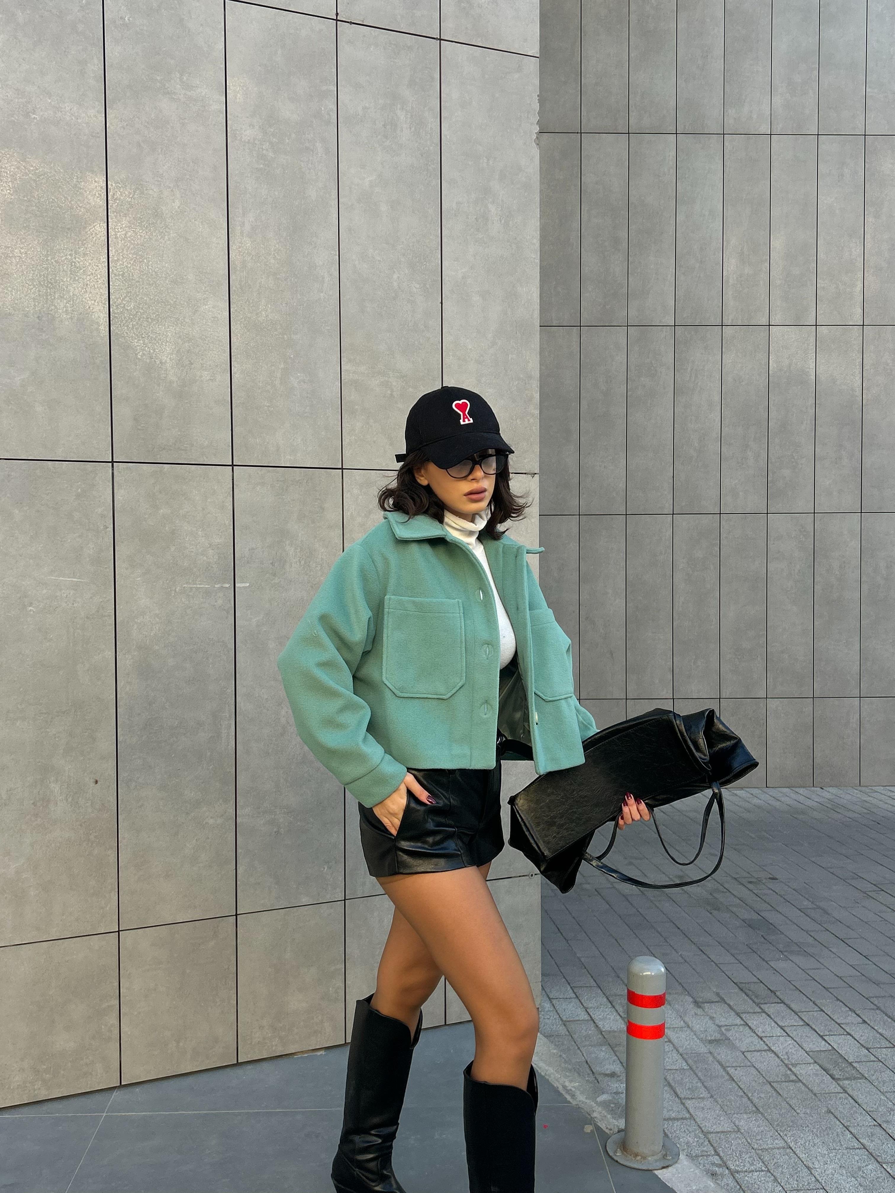 Kadın Mint Astarlı Kısa Oversize Kaşe Kaban 28304
