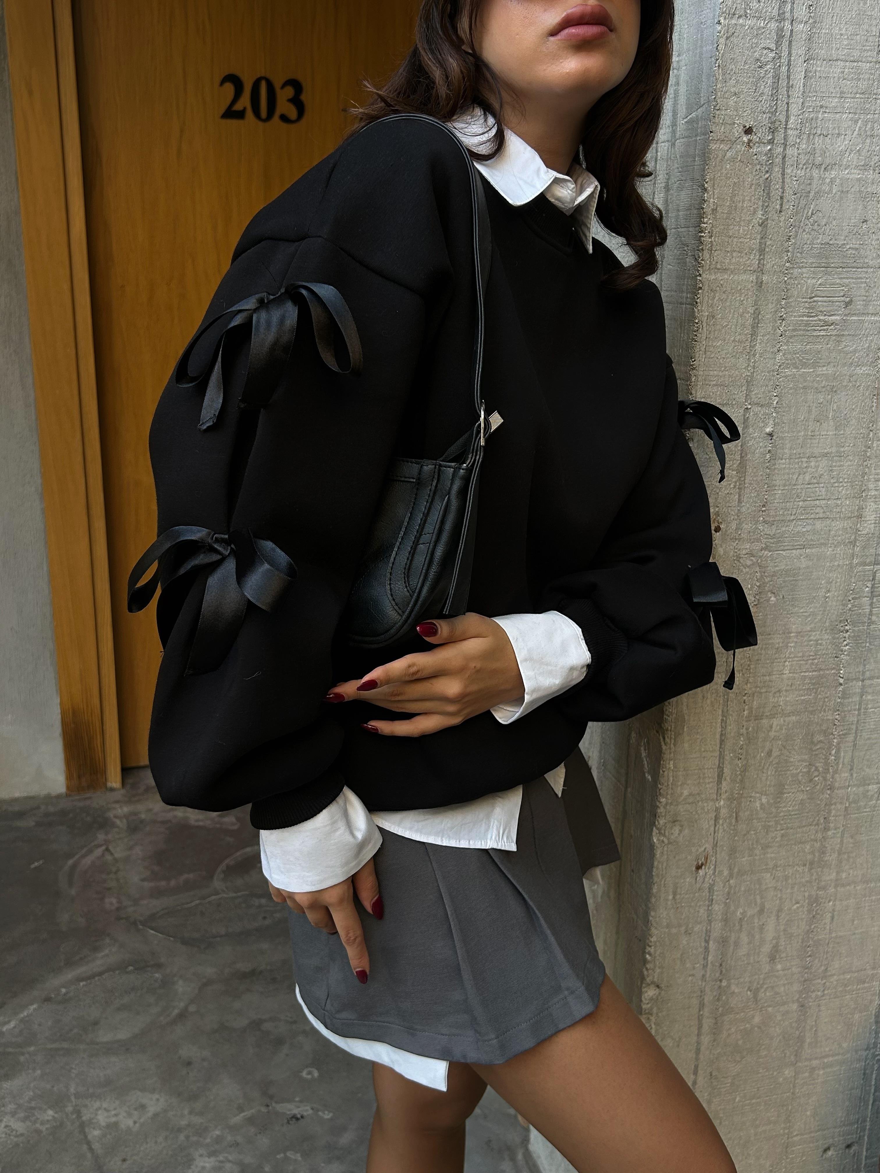 Kadın Siyah 3 İplik Şardonlu Geniş Kesim Kurdele Detaylı Sweatshirt 28318