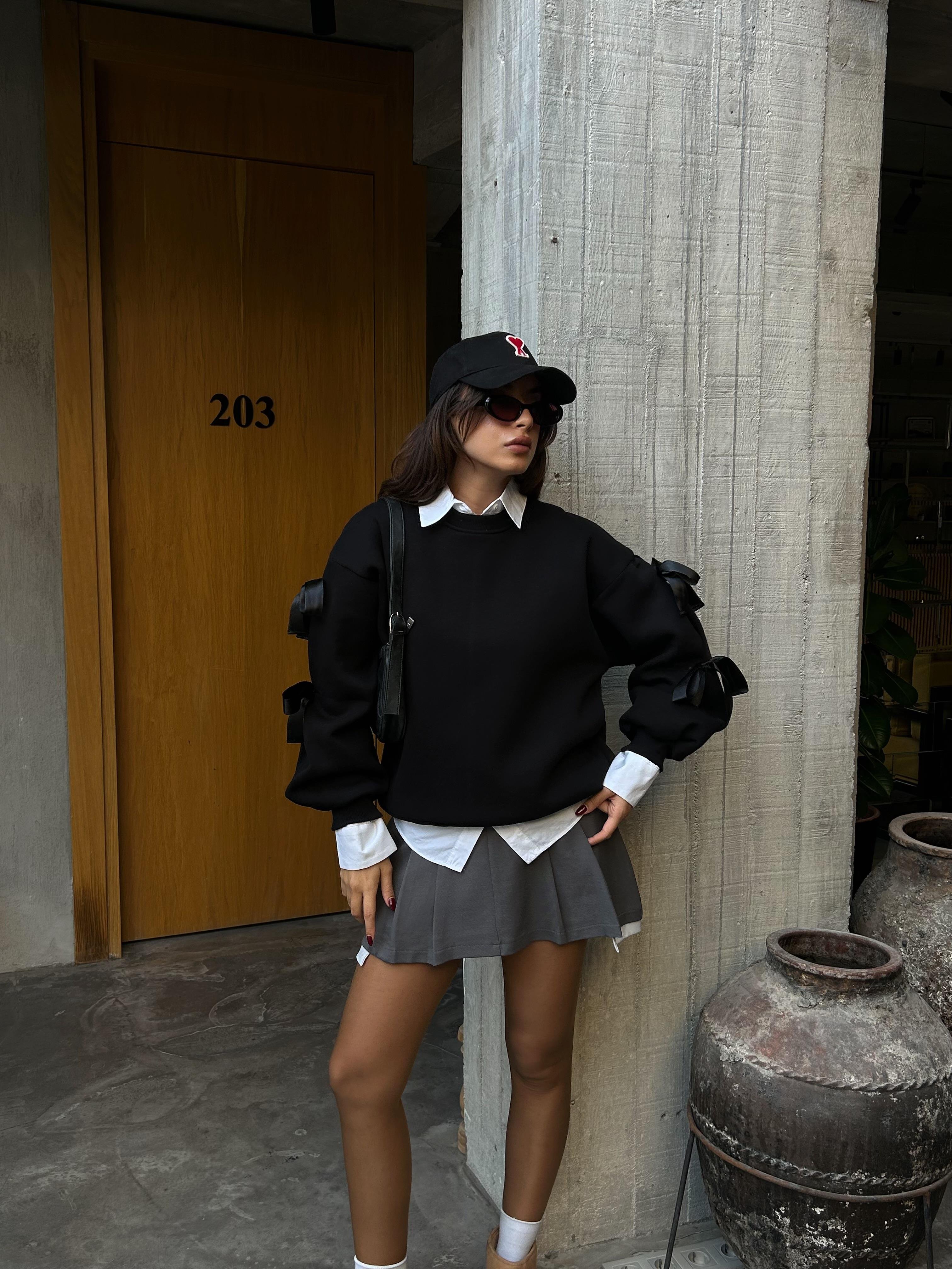 Kadın Siyah 3 İplik Şardonlu Geniş Kesim Kurdele Detaylı Sweatshirt 28318