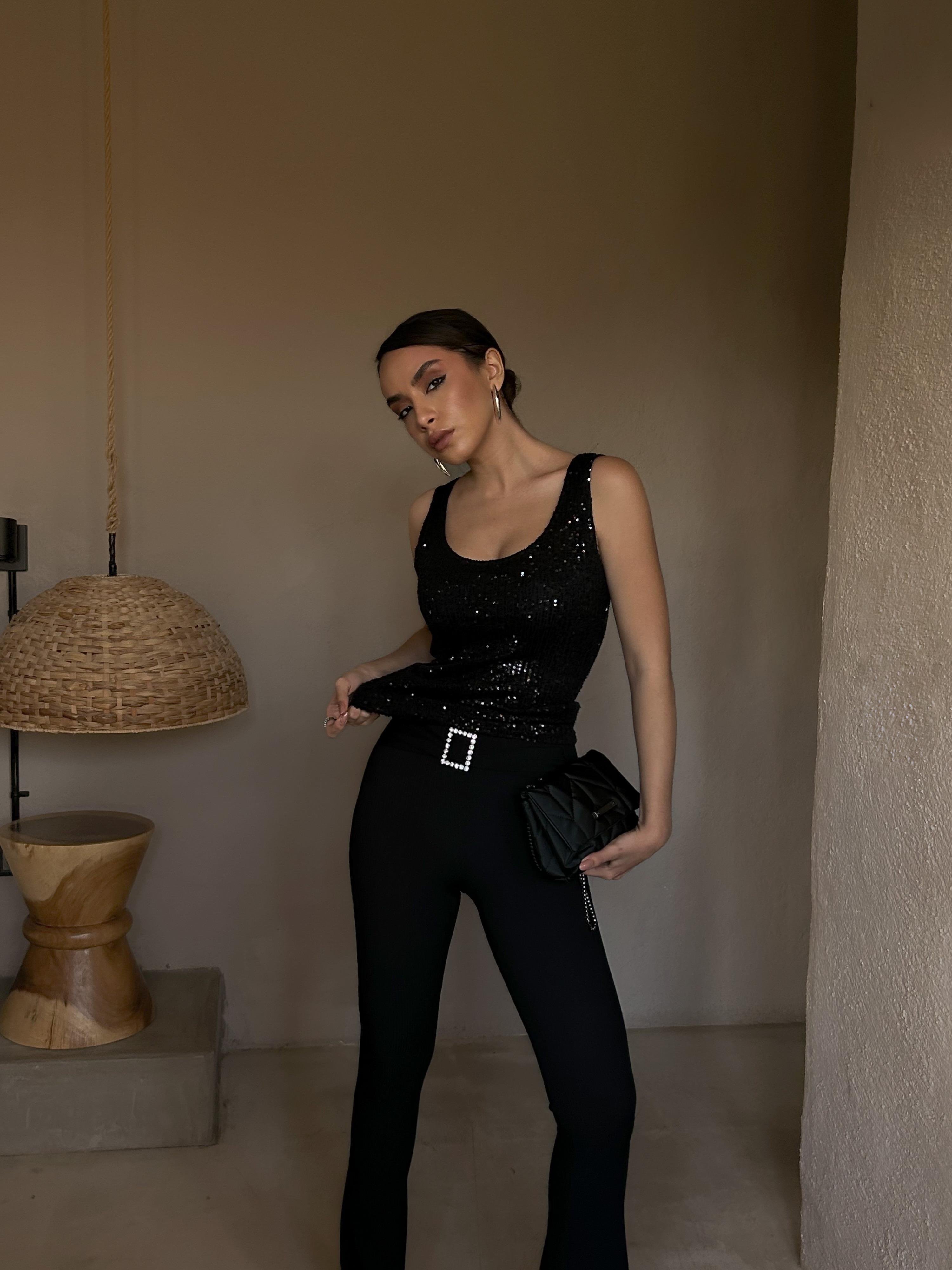 Kadın Siyah Askılı Astarlı Havuz Yaka Pul Payet Bluz 28369