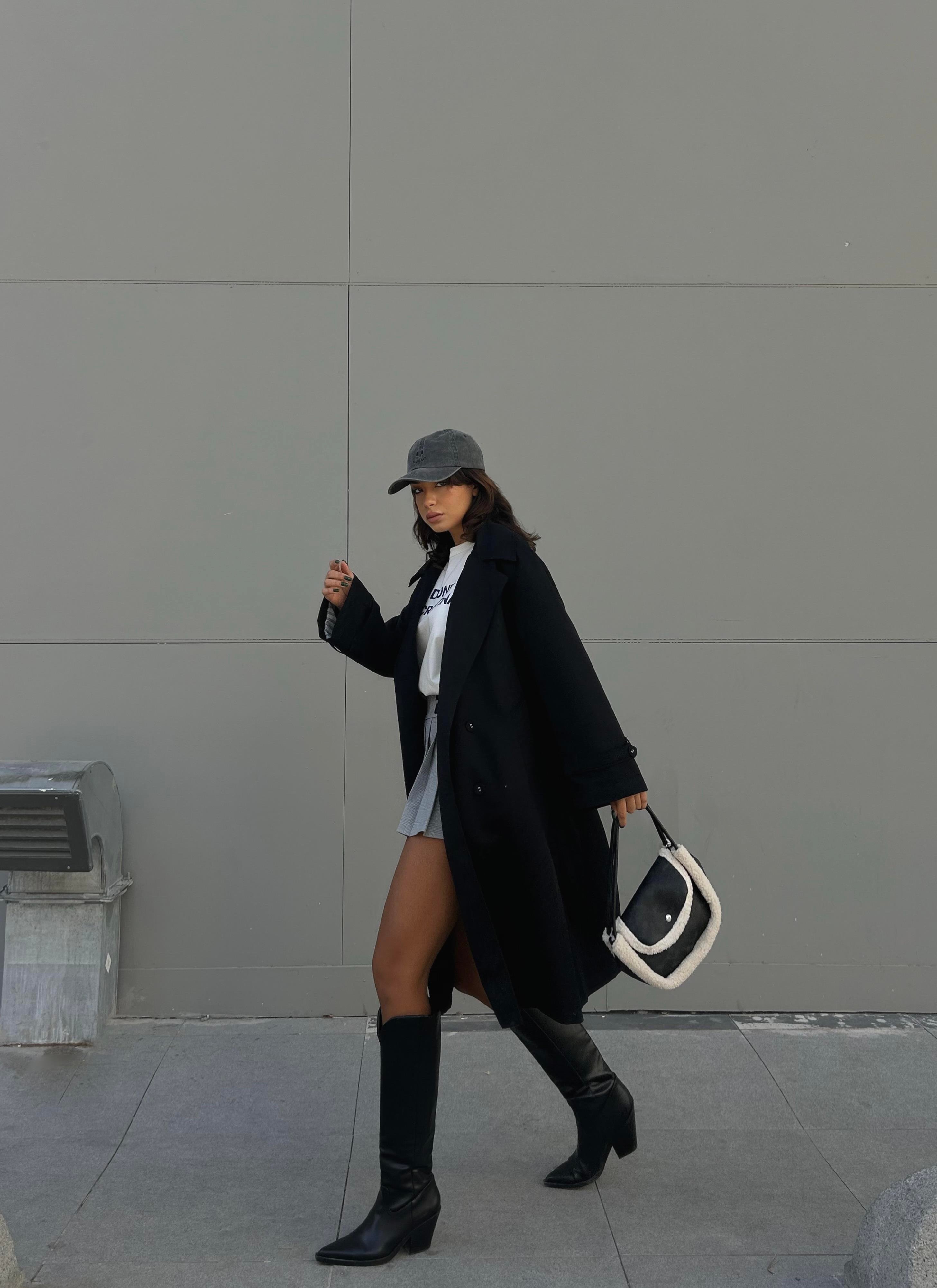 Kadın Siyah Astarı Çizgi Desenli Oversize Trençkot 28119