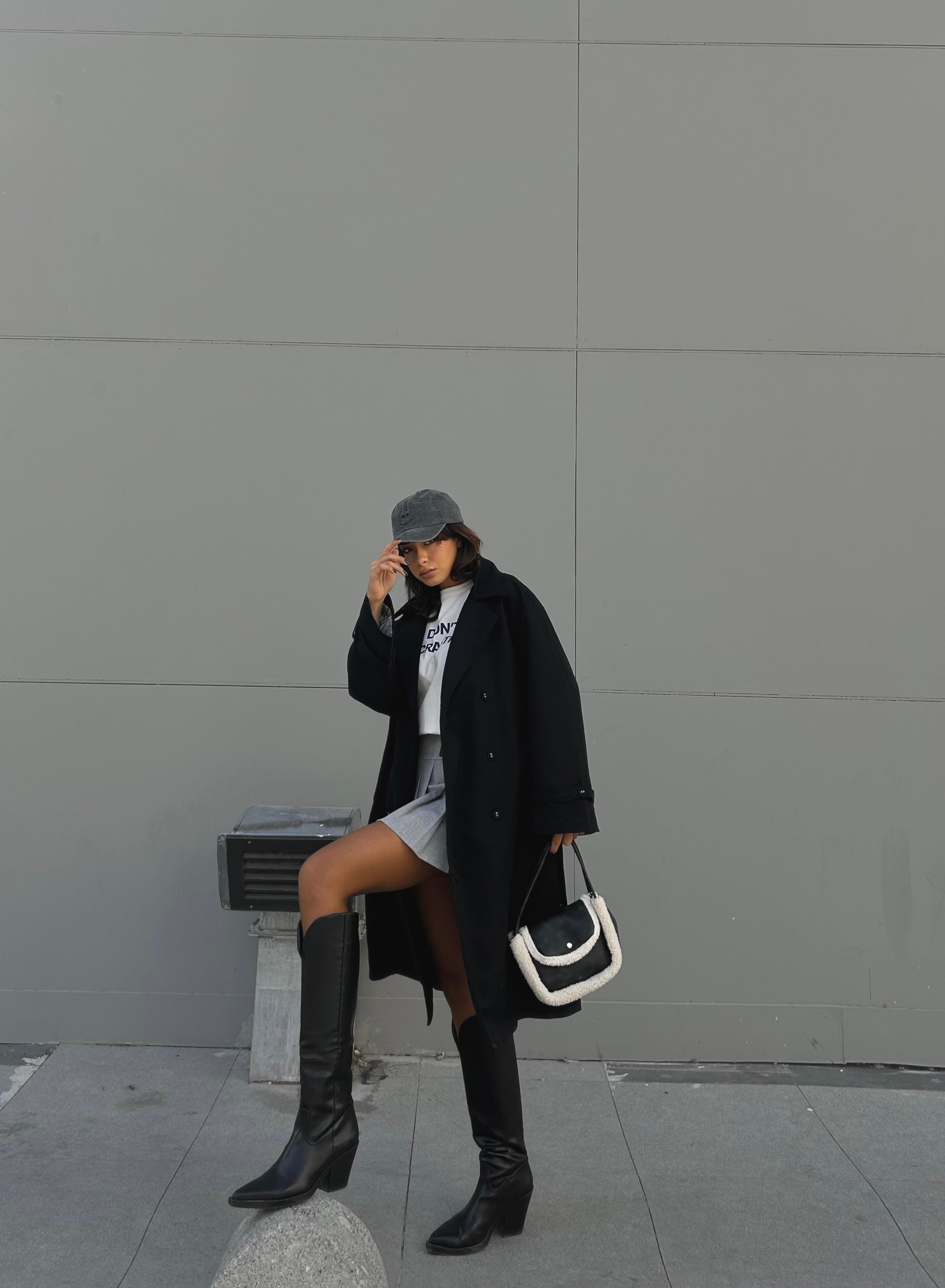 Kadın Siyah Astarı Çizgi Desenli Oversize Trençkot 28119