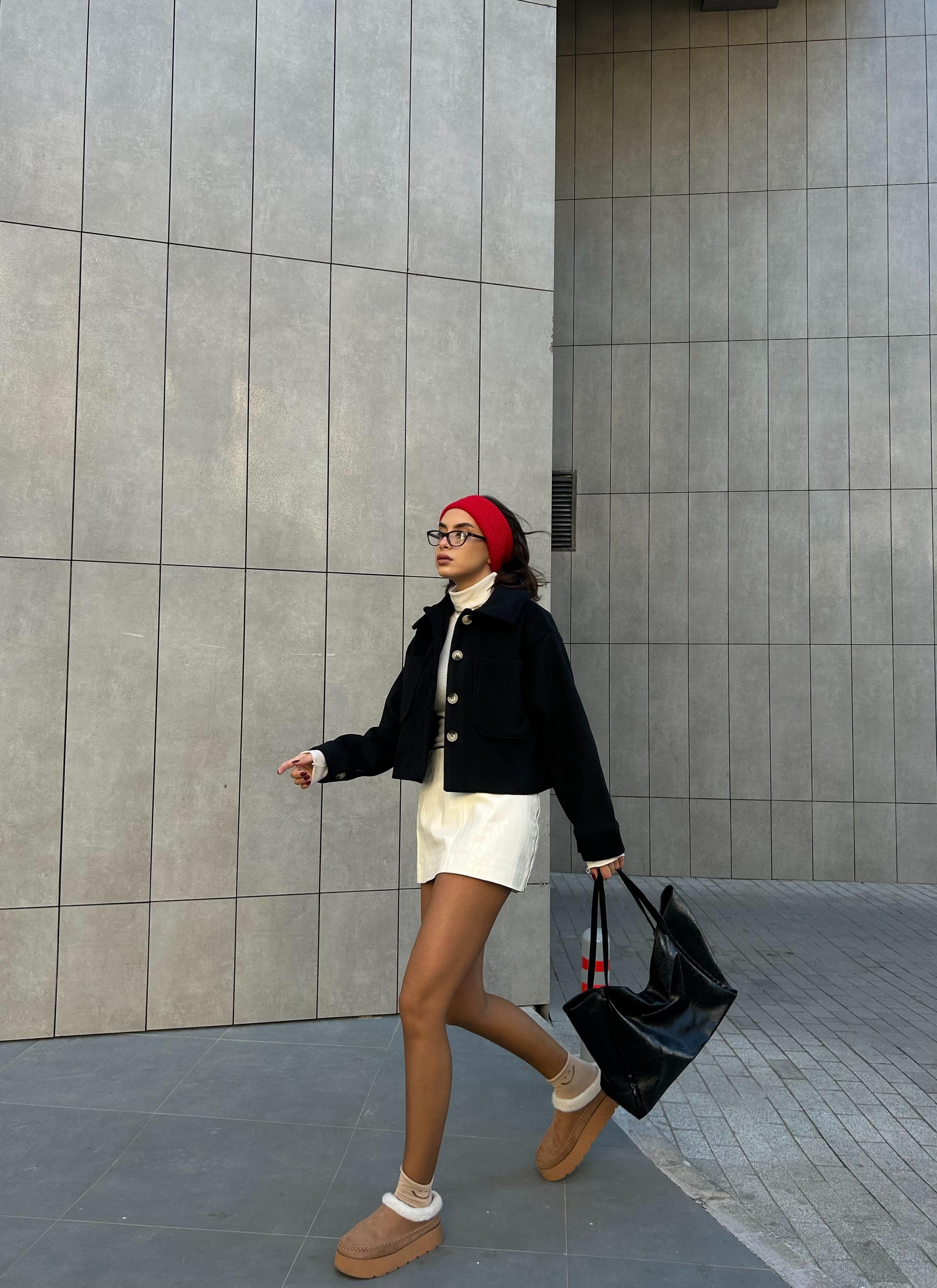 Kadın Siyah Astarlı Kısa Oversize Kaşe Kaban 28304