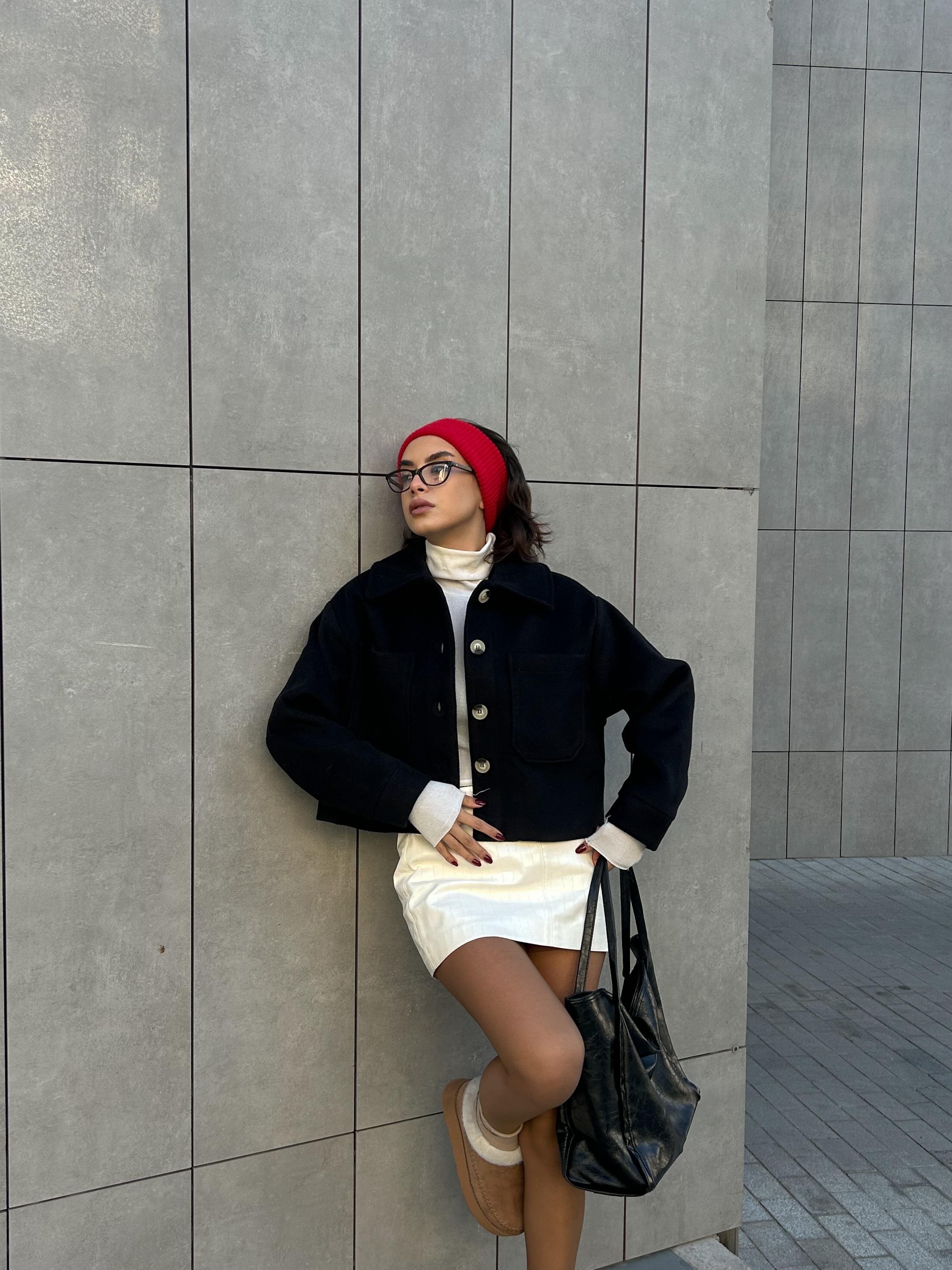 Kadın Siyah Astarlı Kısa Oversize Kaşe Kaban 28304