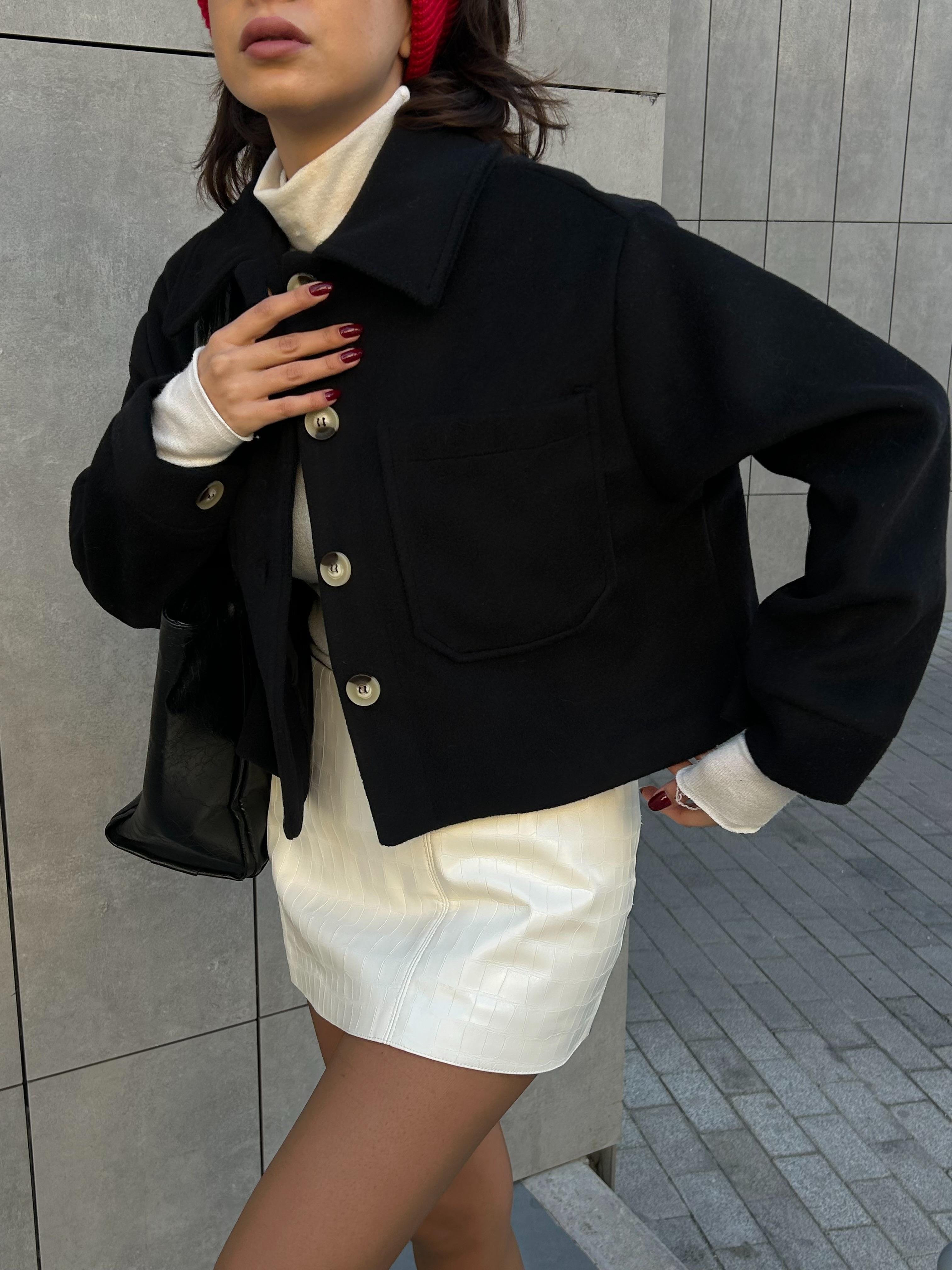 Kadın Siyah Astarlı Kısa Oversize Kaşe Kaban 28304