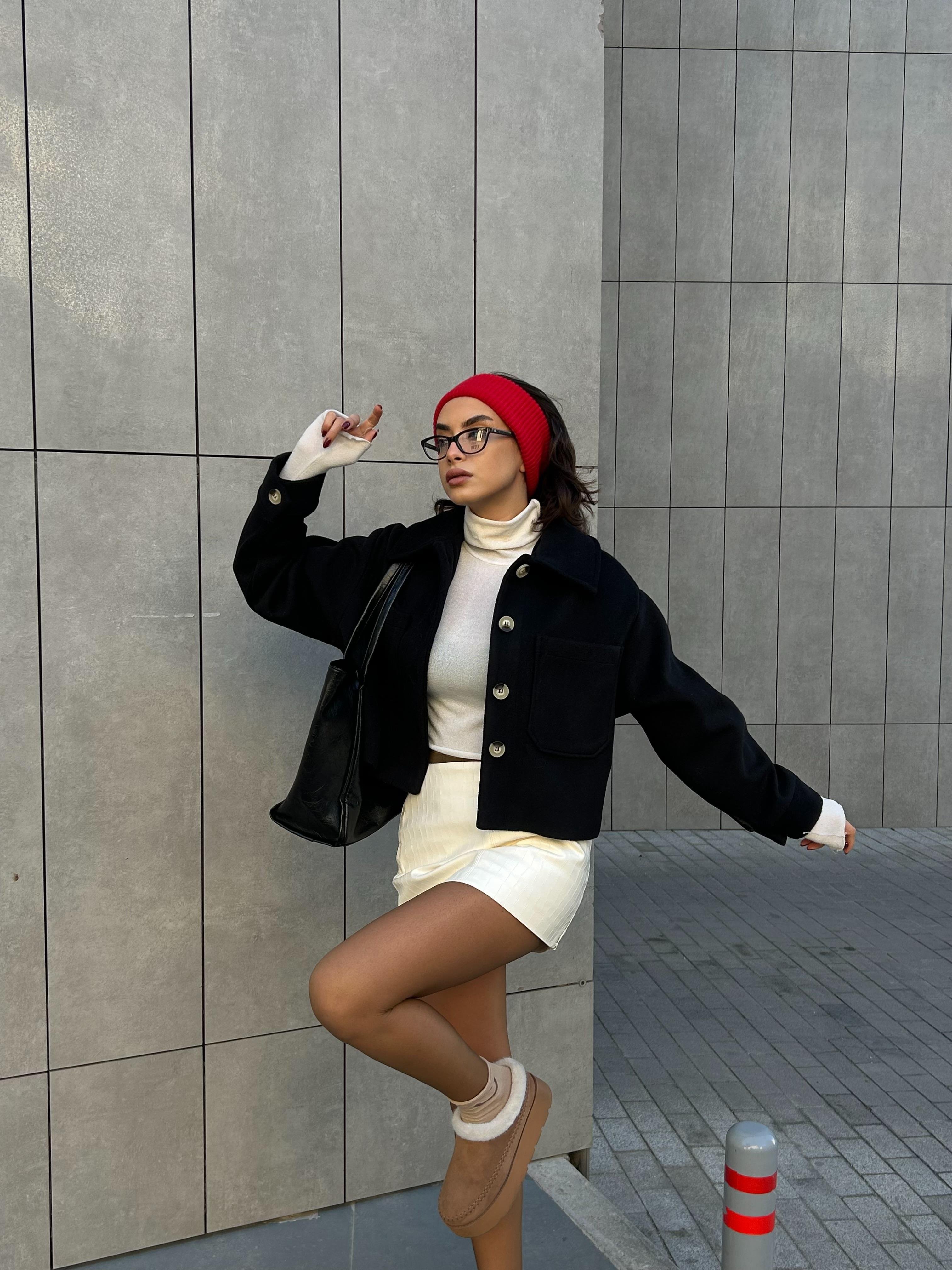 Kadın Siyah Astarlı Kısa Oversize Kaşe Kaban 28304