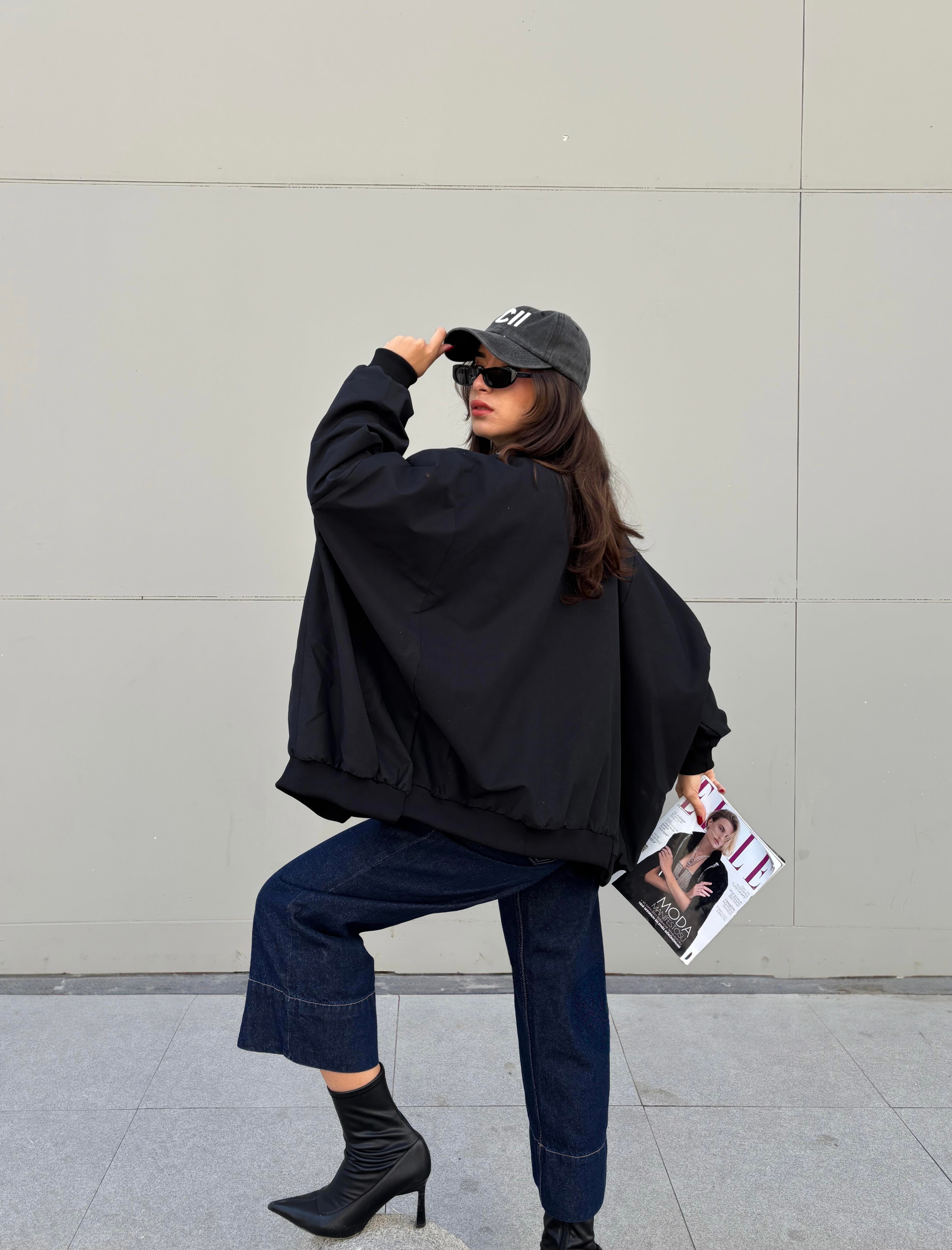 Kadın Siyah Astarlı Oversize Tasarım Trençkot 30050