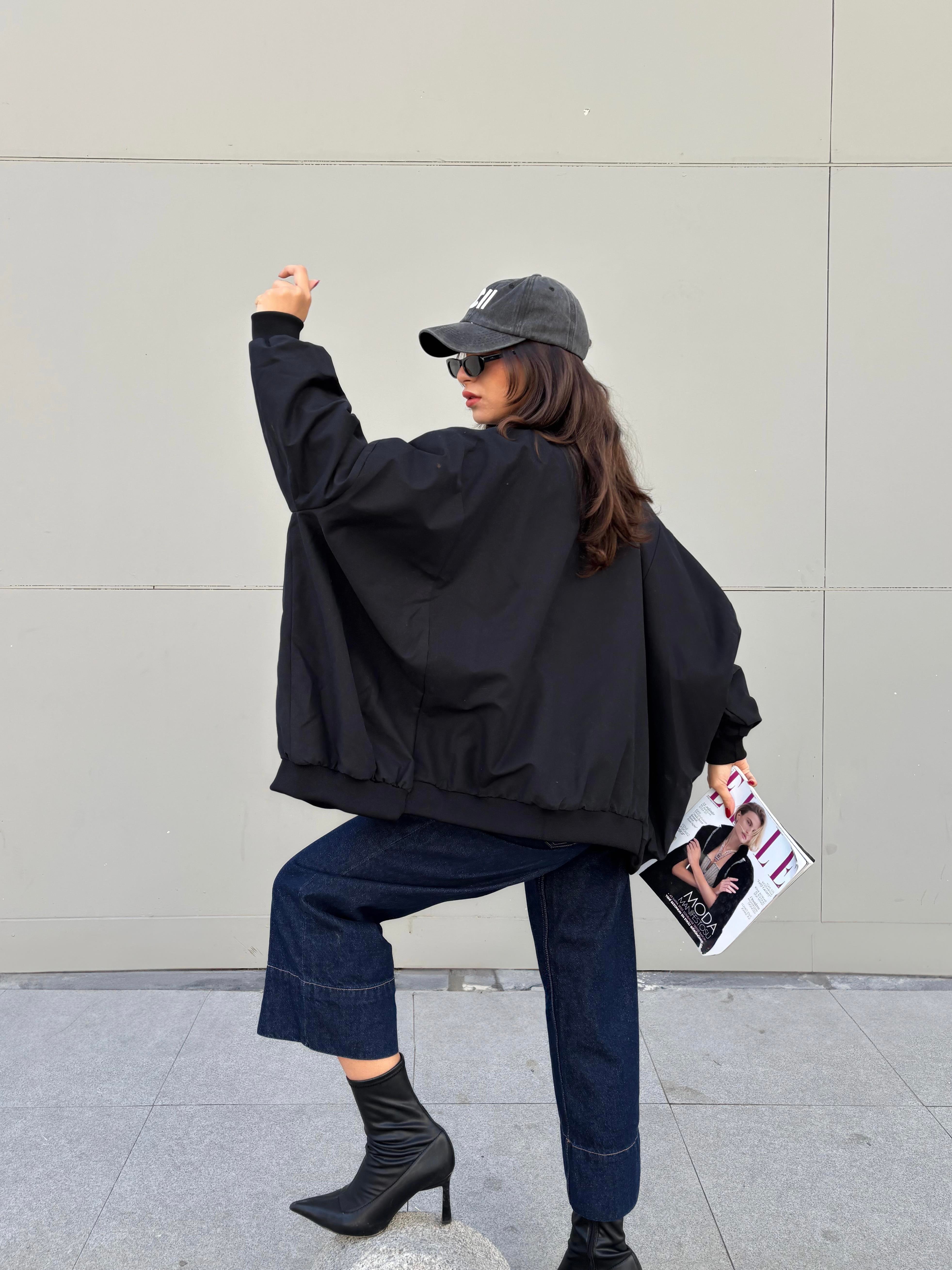 Kadın Siyah Astarlı Oversize Tasarım Trençkot 30050