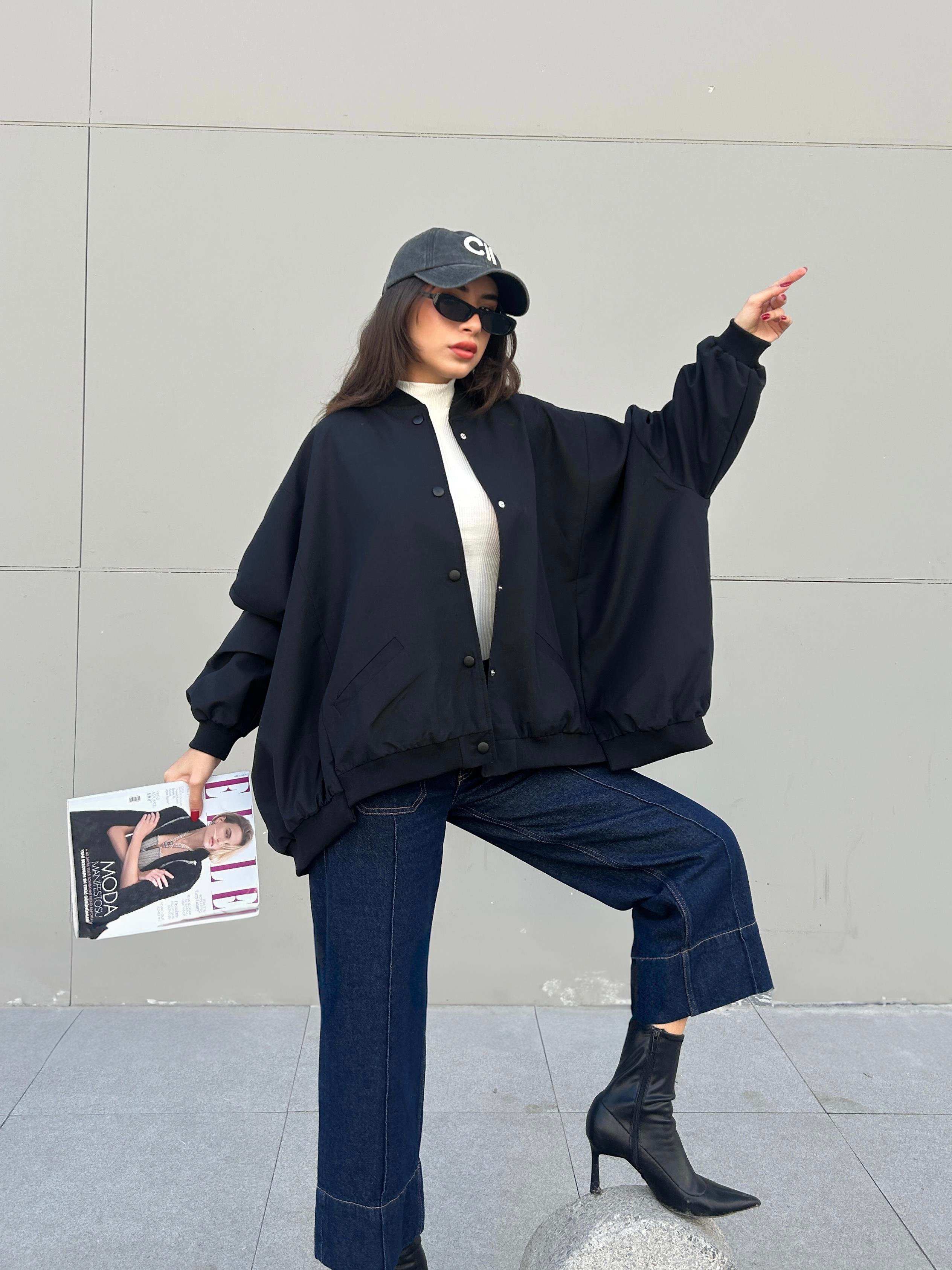 Kadın Siyah Astarlı Oversize Tasarım Trençkot 30050