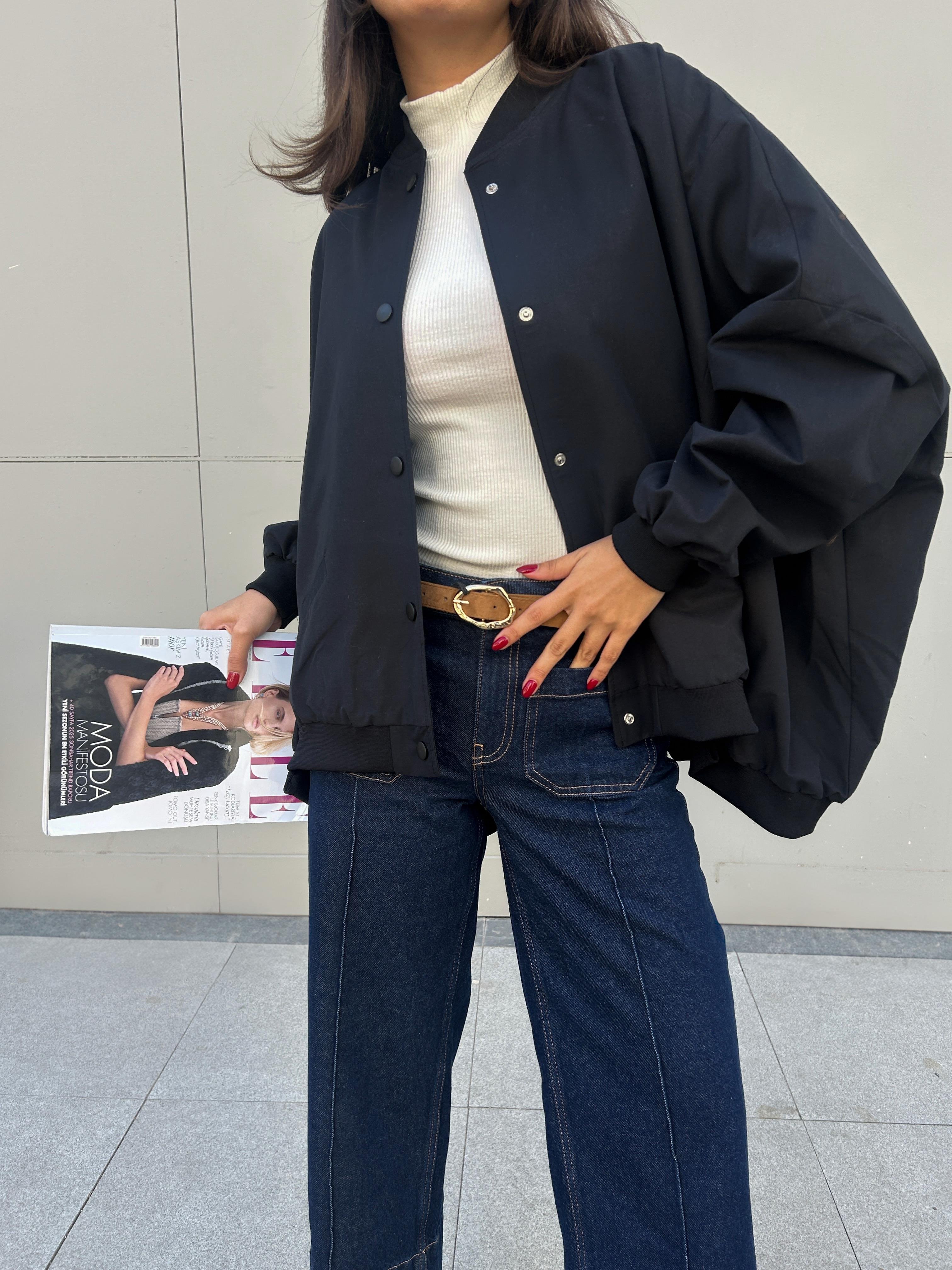 Kadın Siyah Astarlı Oversize Tasarım Trençkot 30050