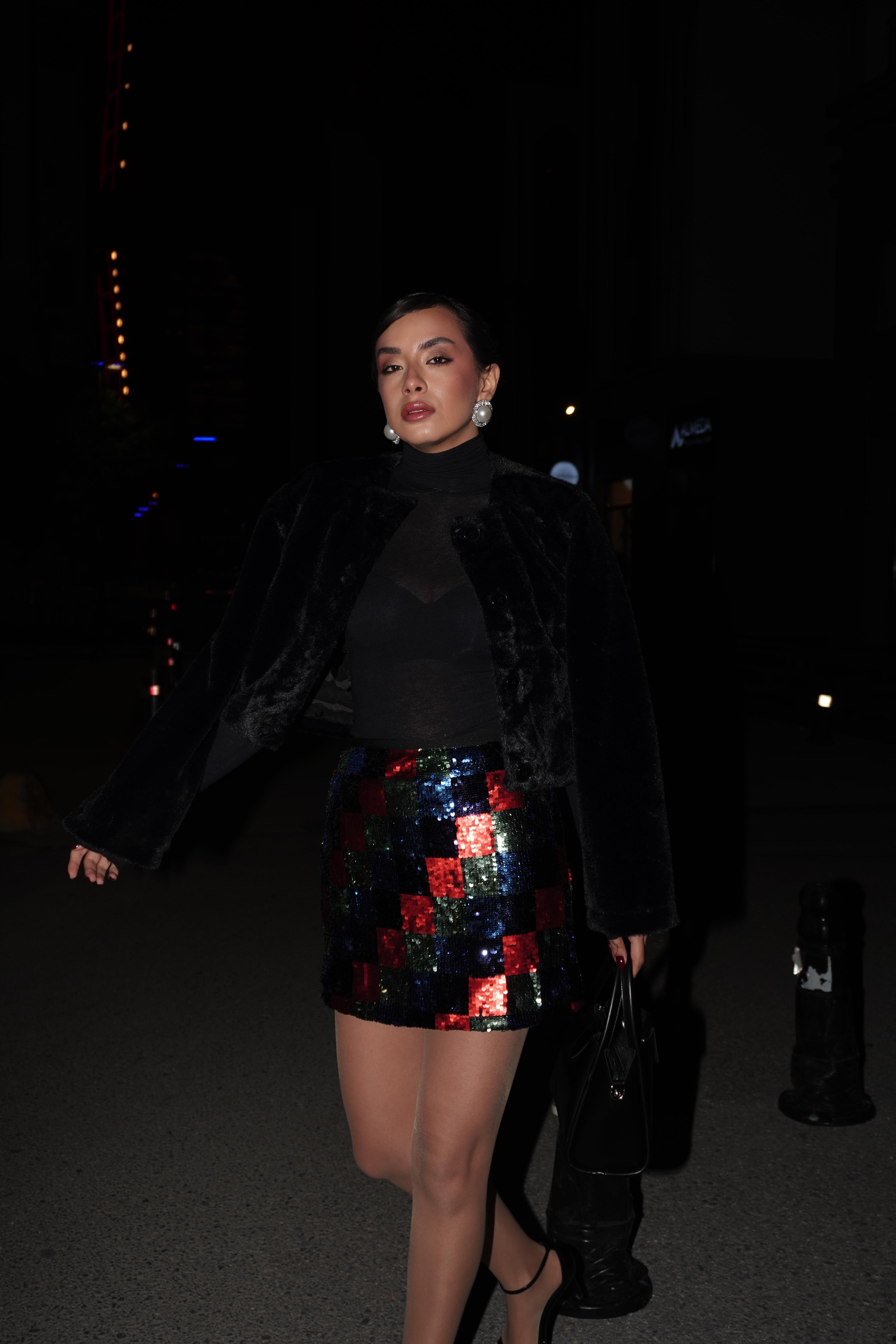 Kadın Siyah Astarlı Yakasız Kısa Kürk Kaban 28363