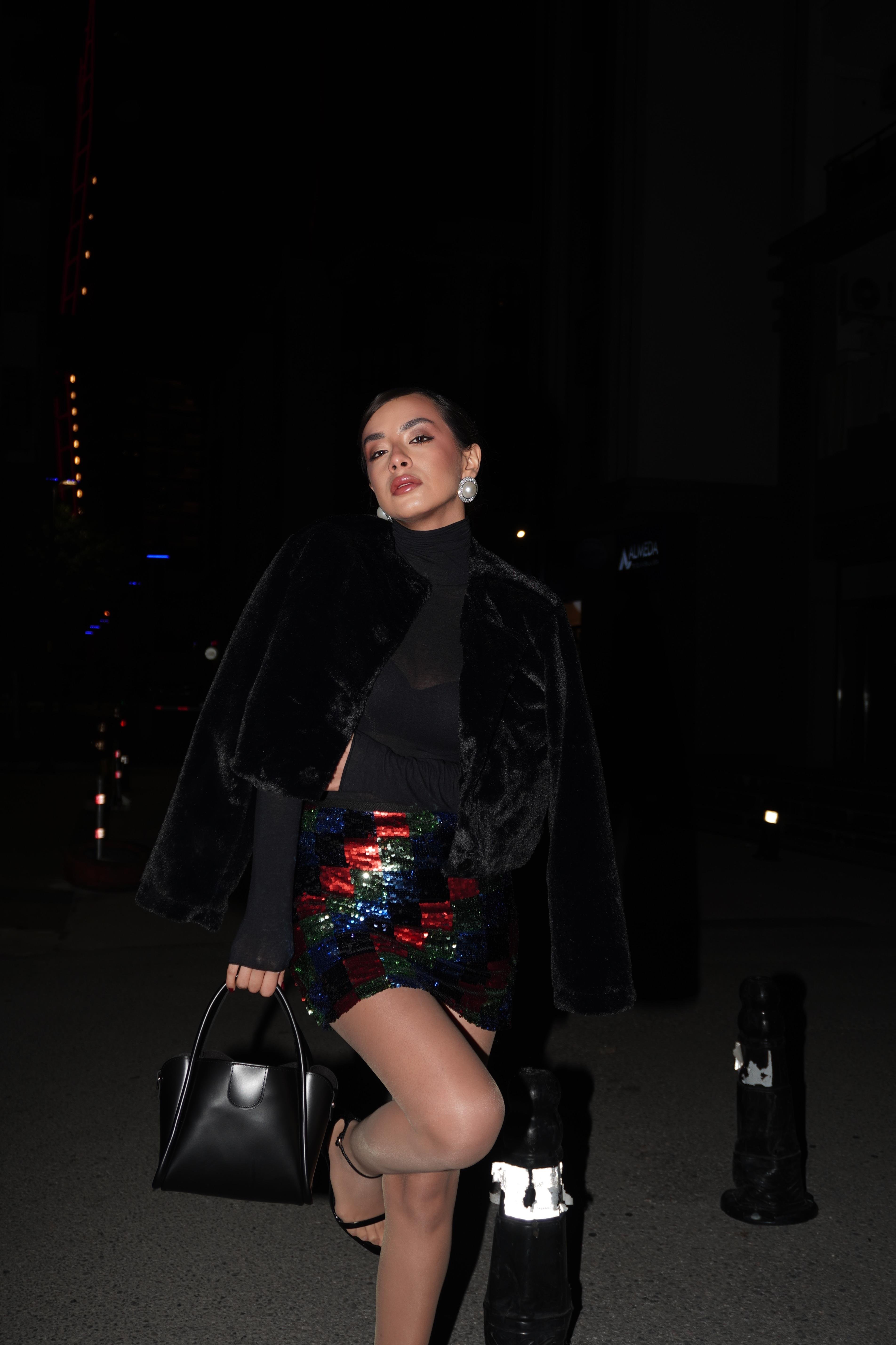 Kadın Siyah Astarlı Yakasız Kısa Kürk Kaban 28363