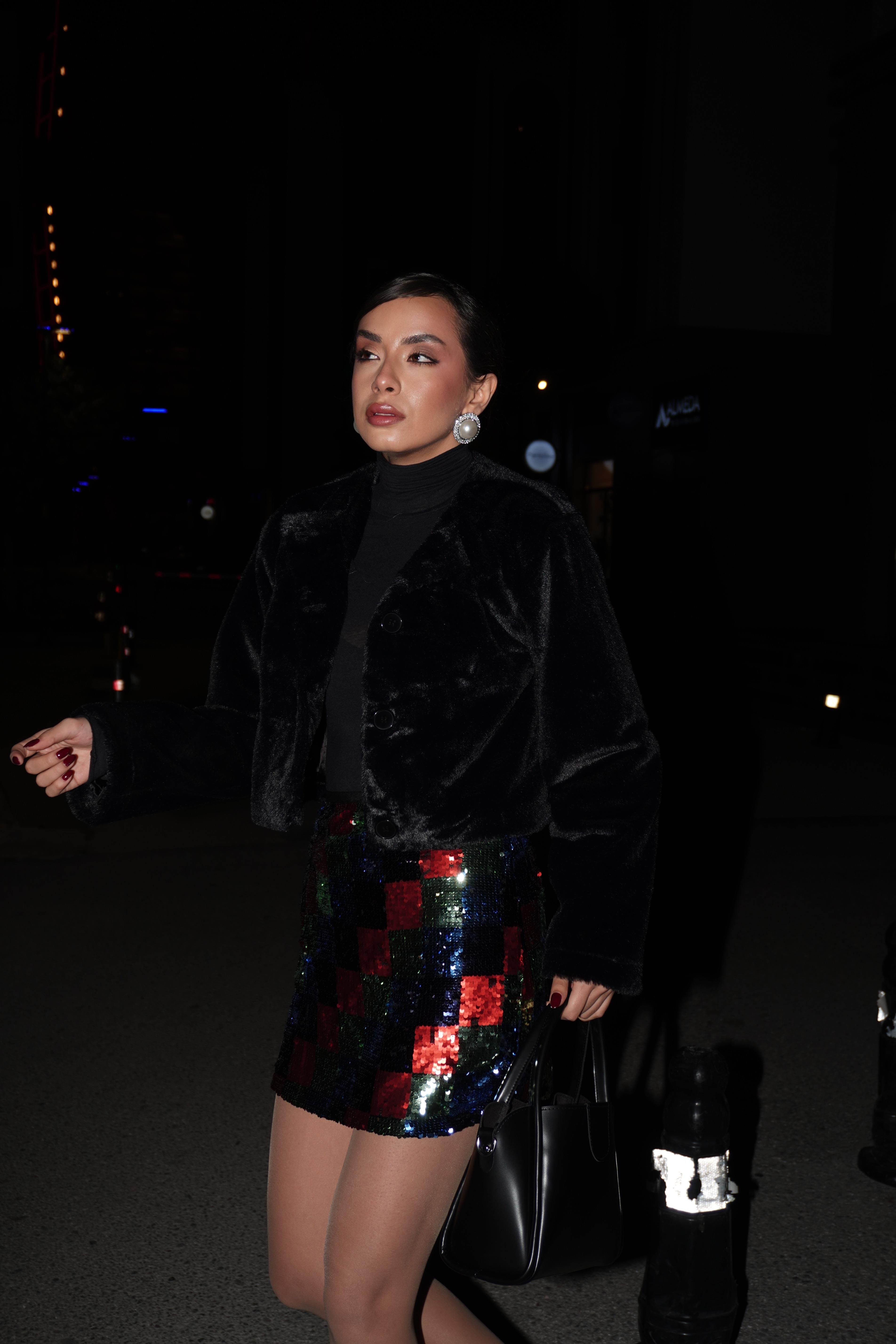 Kadın Siyah Astarlı Yakasız Kısa Kürk Kaban 28363