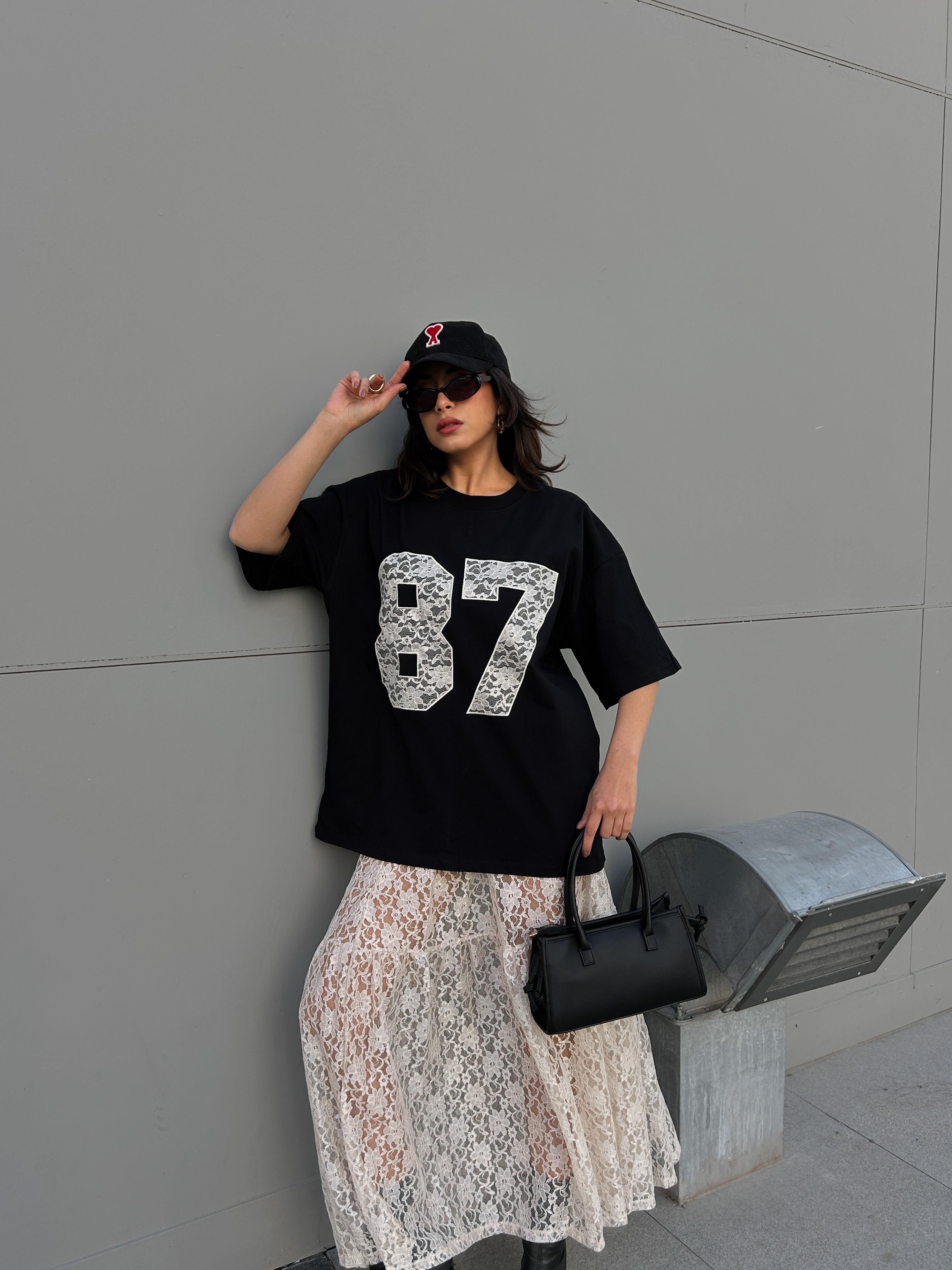 Kadın Siyah Dantel Nakışlı T-shirt 29055