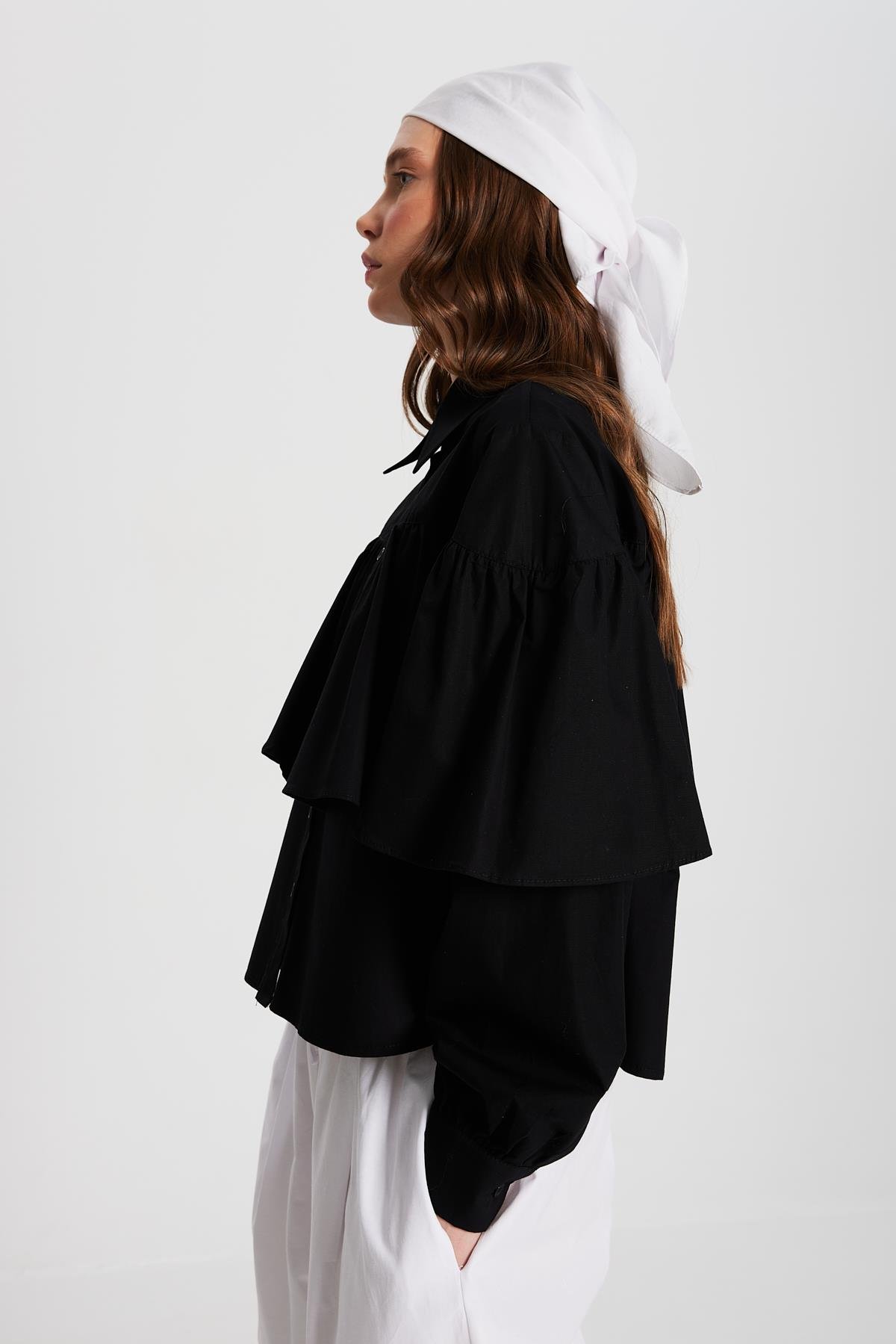 Kadın Siyah Fırfırlı Pamuk Kumaş Geniş Kesim Gömlek 29136