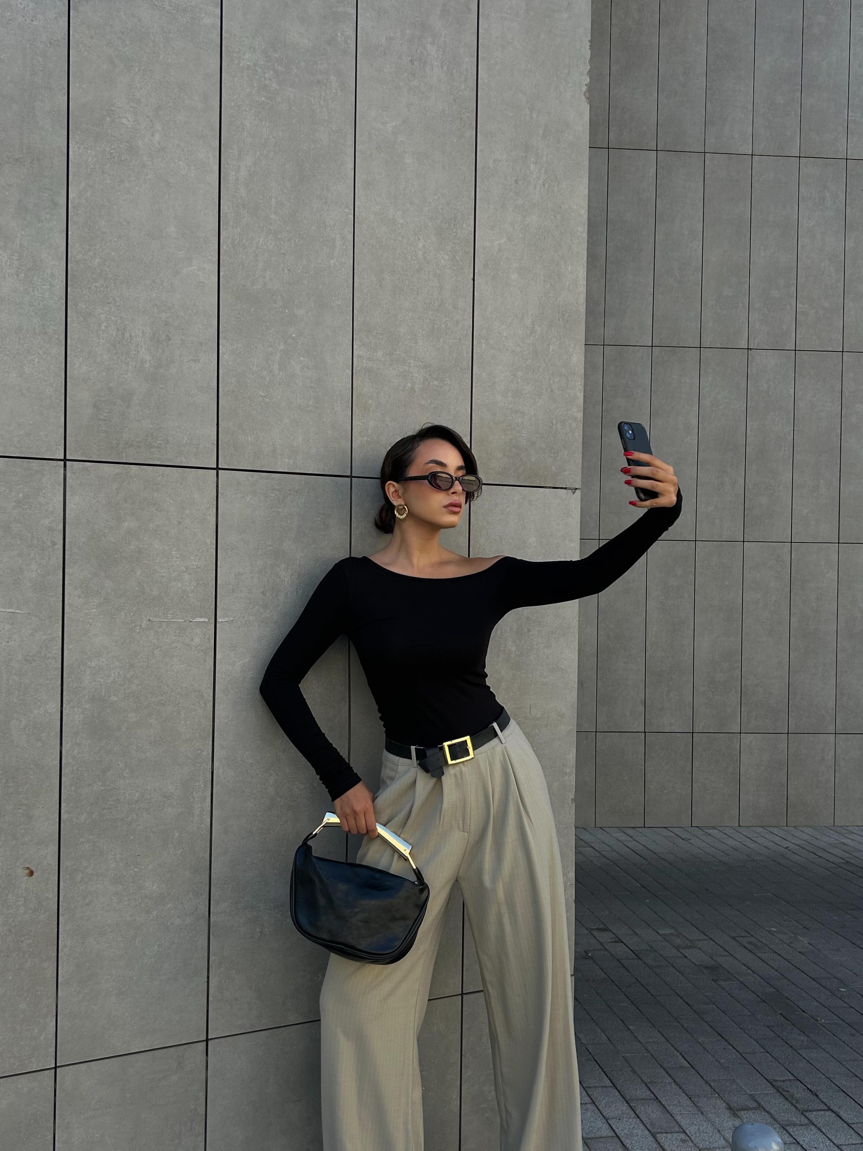 Kadın Siyah Kayık Yaka Pamuk Kumaş Bluz