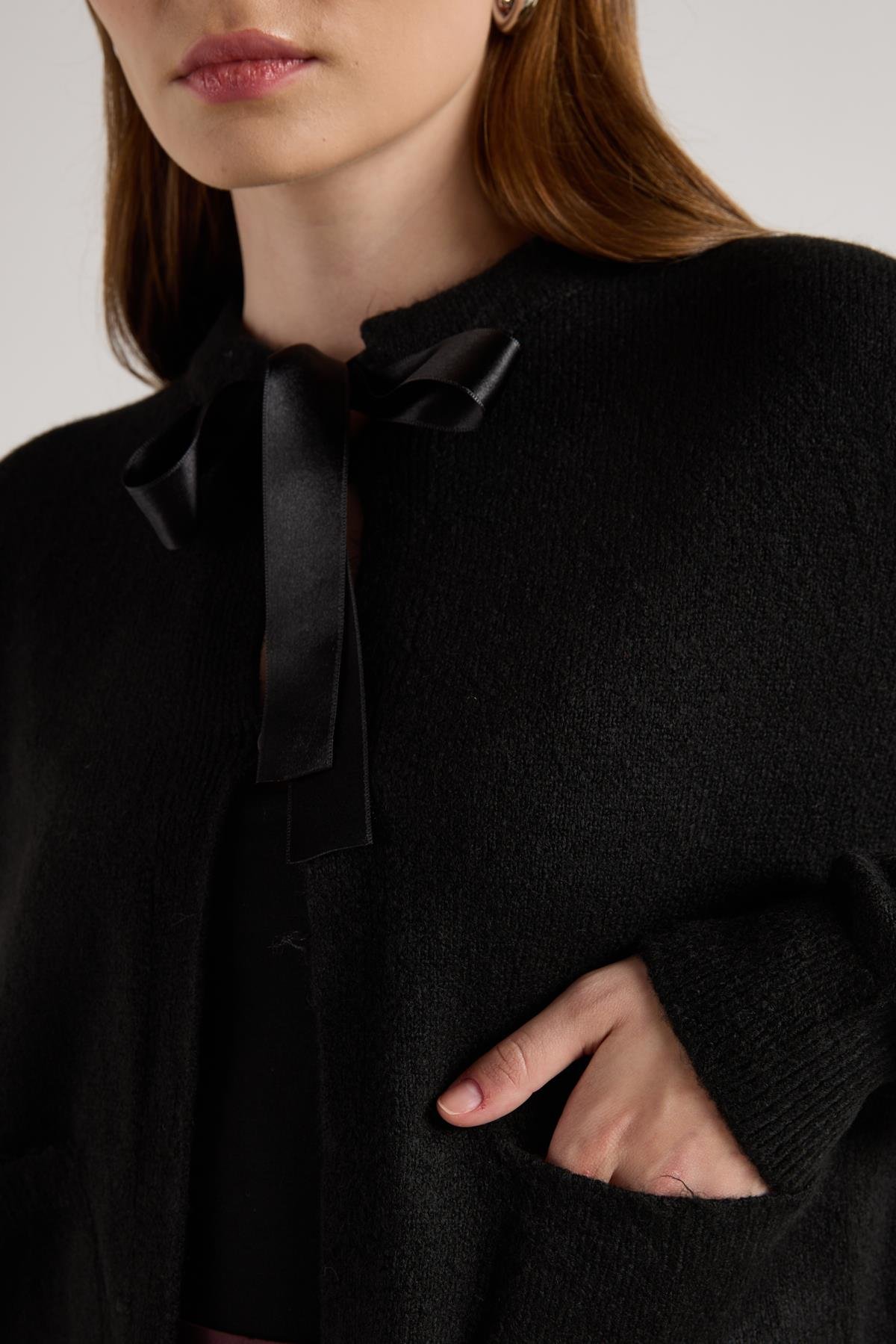 Kadın Siyah Kurdela Detaylı Kısa Tasarım Hırka 30034