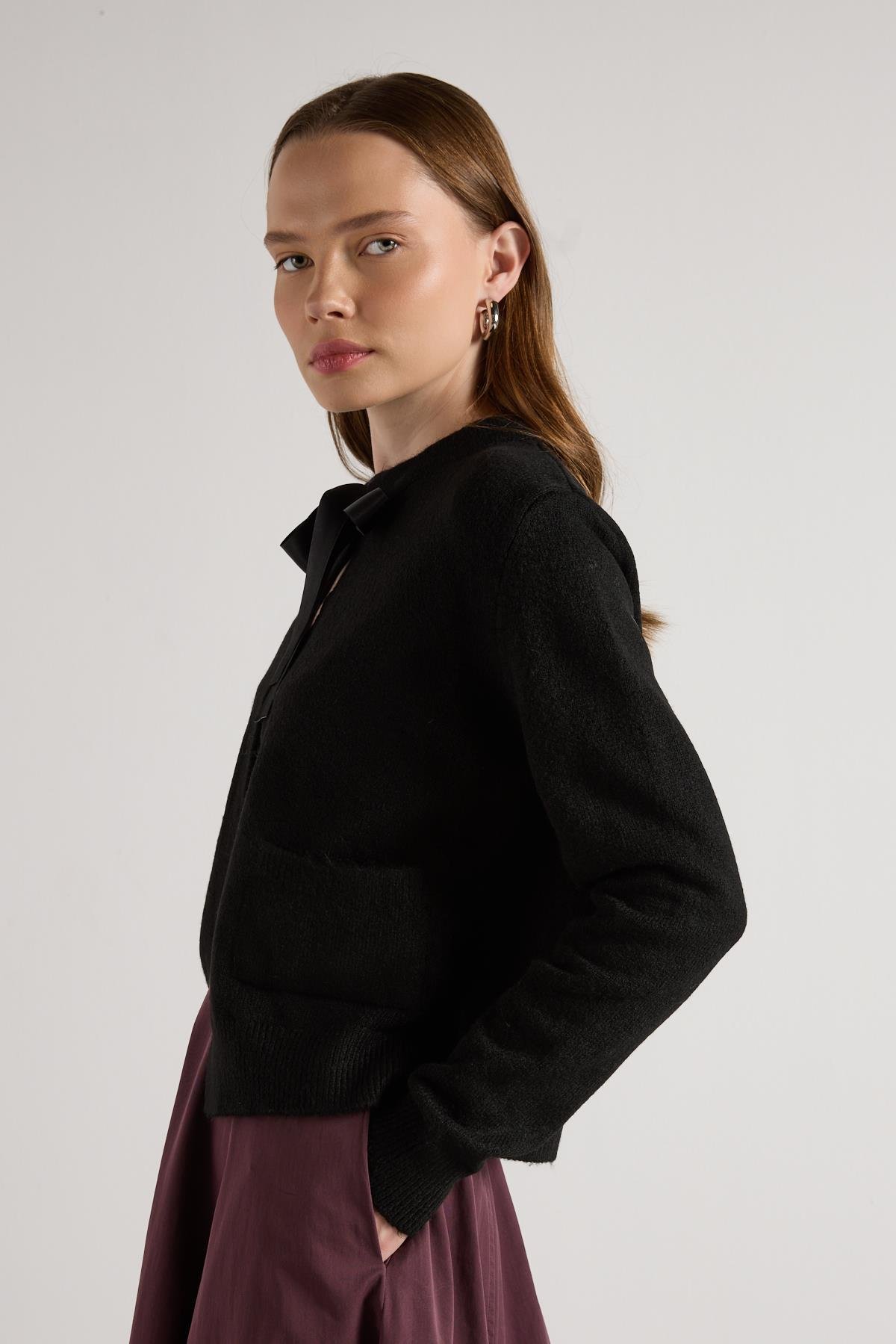 Kadın Siyah Kurdela Detaylı Kısa Tasarım Hırka 30034