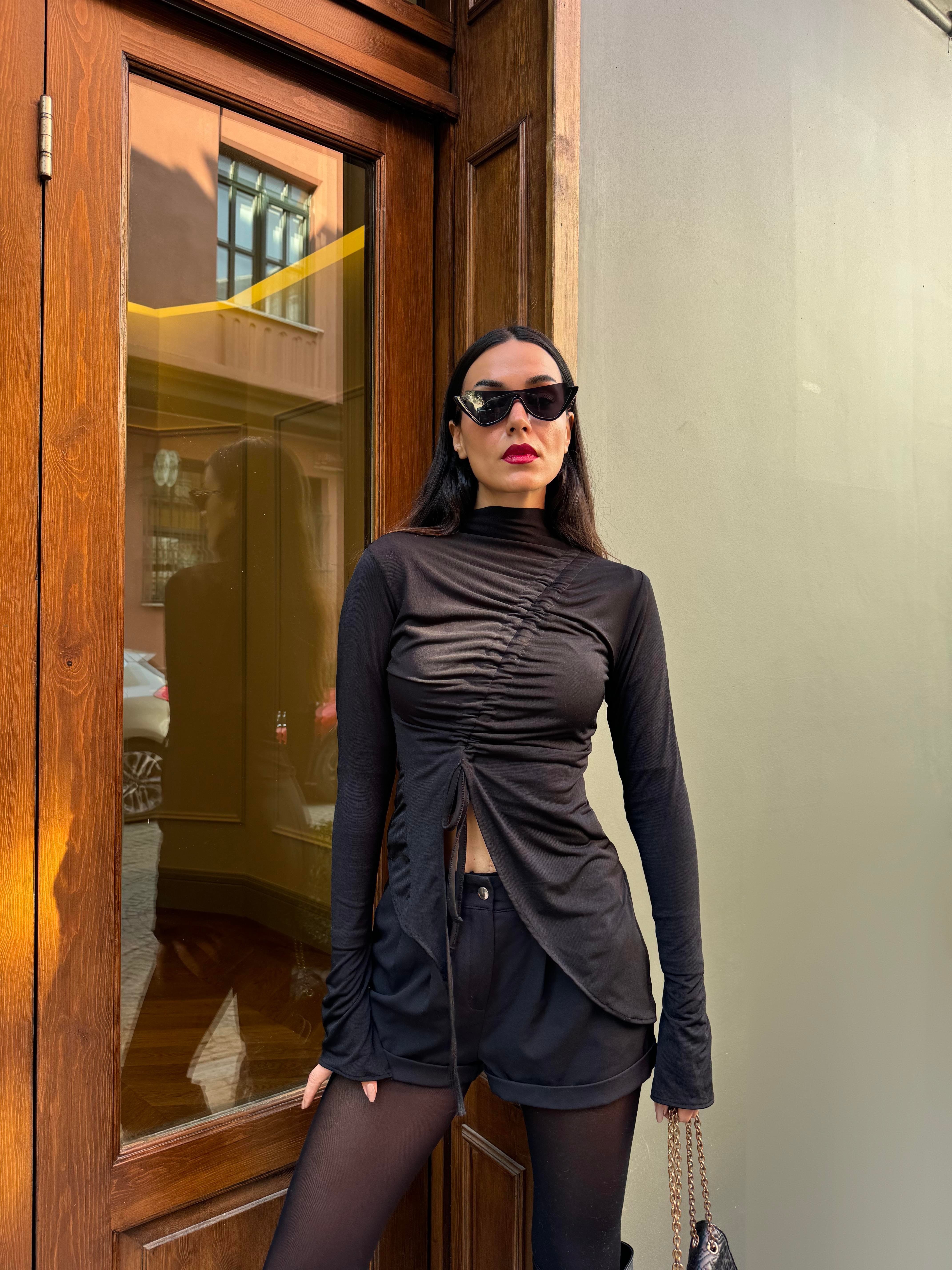 Kadın Siyah Önden Büzgülü Dar Kesim Body 28284