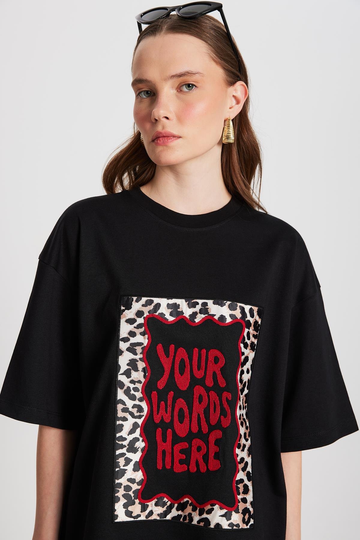 Kadın Siyah Oversize Nakışlı T-shirt 29160