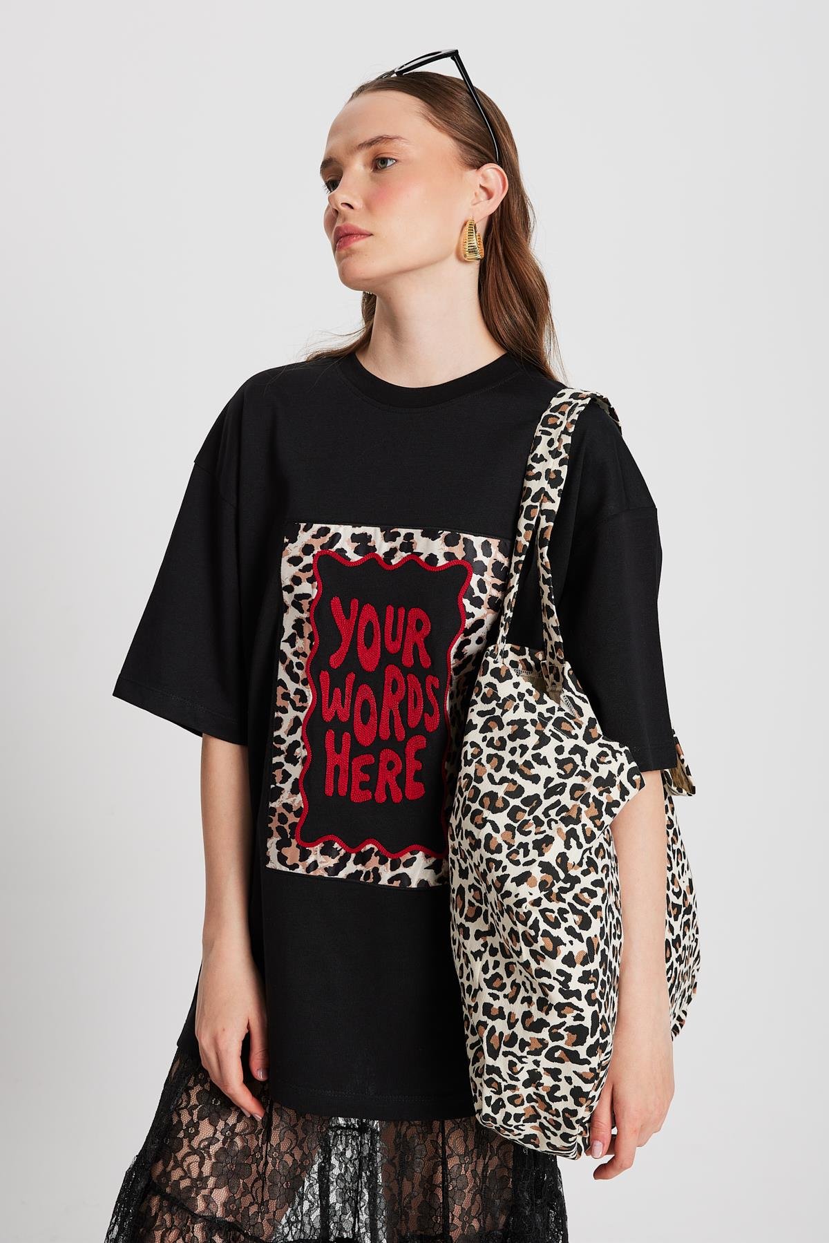 Kadın Siyah Oversize Nakışlı T-shirt 29160