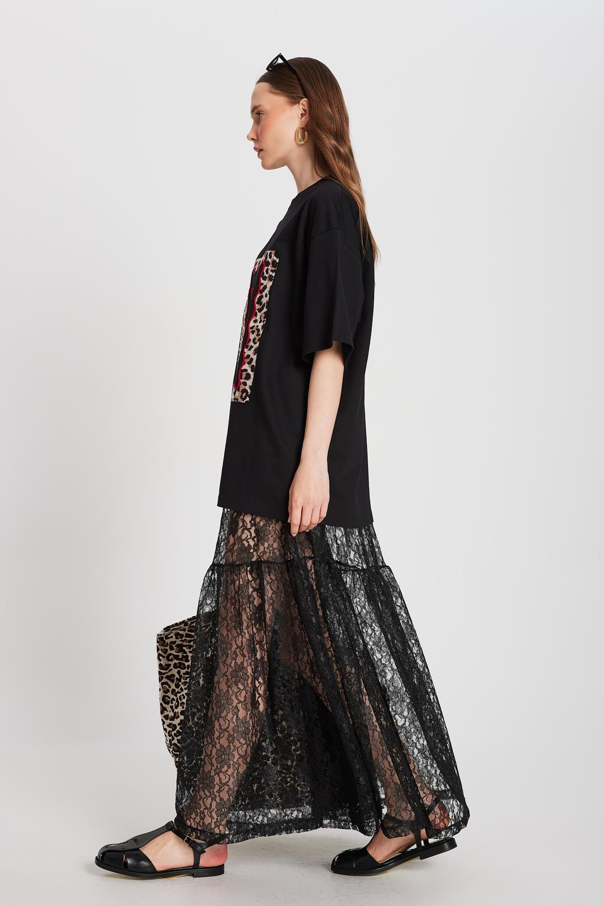 Kadın Siyah Oversize Nakışlı T-shirt 29160