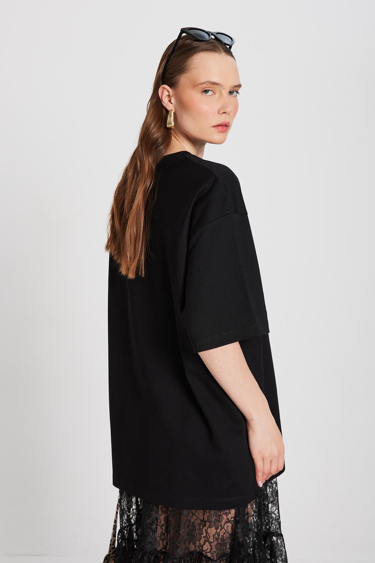 Kadın Siyah Oversize Nakışlı T-shirt 29160