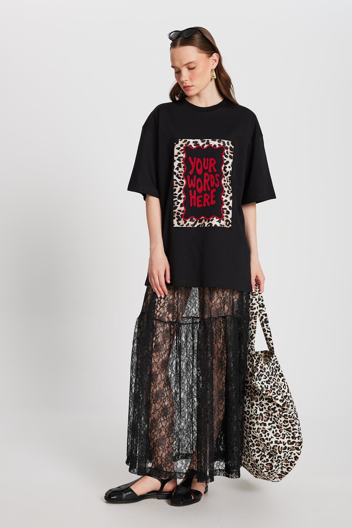 Kadın Siyah Oversize Nakışlı T-shirt 29160