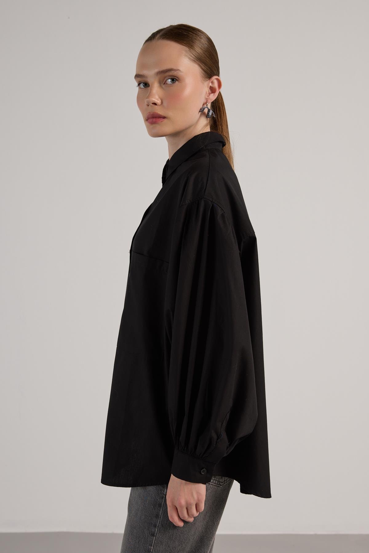 Kadın Siyah Pileli Cep Detaylı Oversize Gömlek 30062