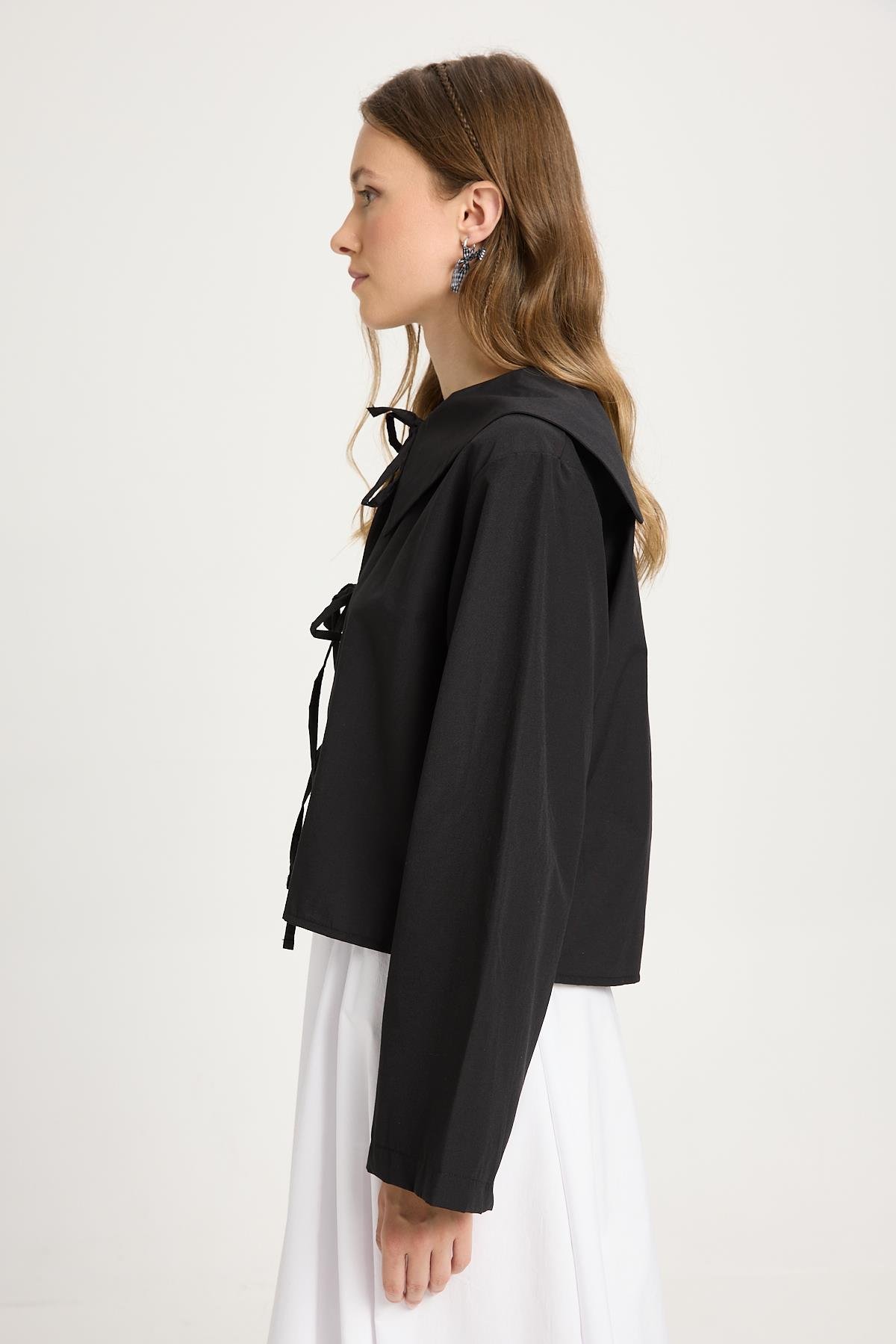 Kadın Siyah Poplin Kumaş Önden Bağlamalı Yaka Detaylı Bluz 30012