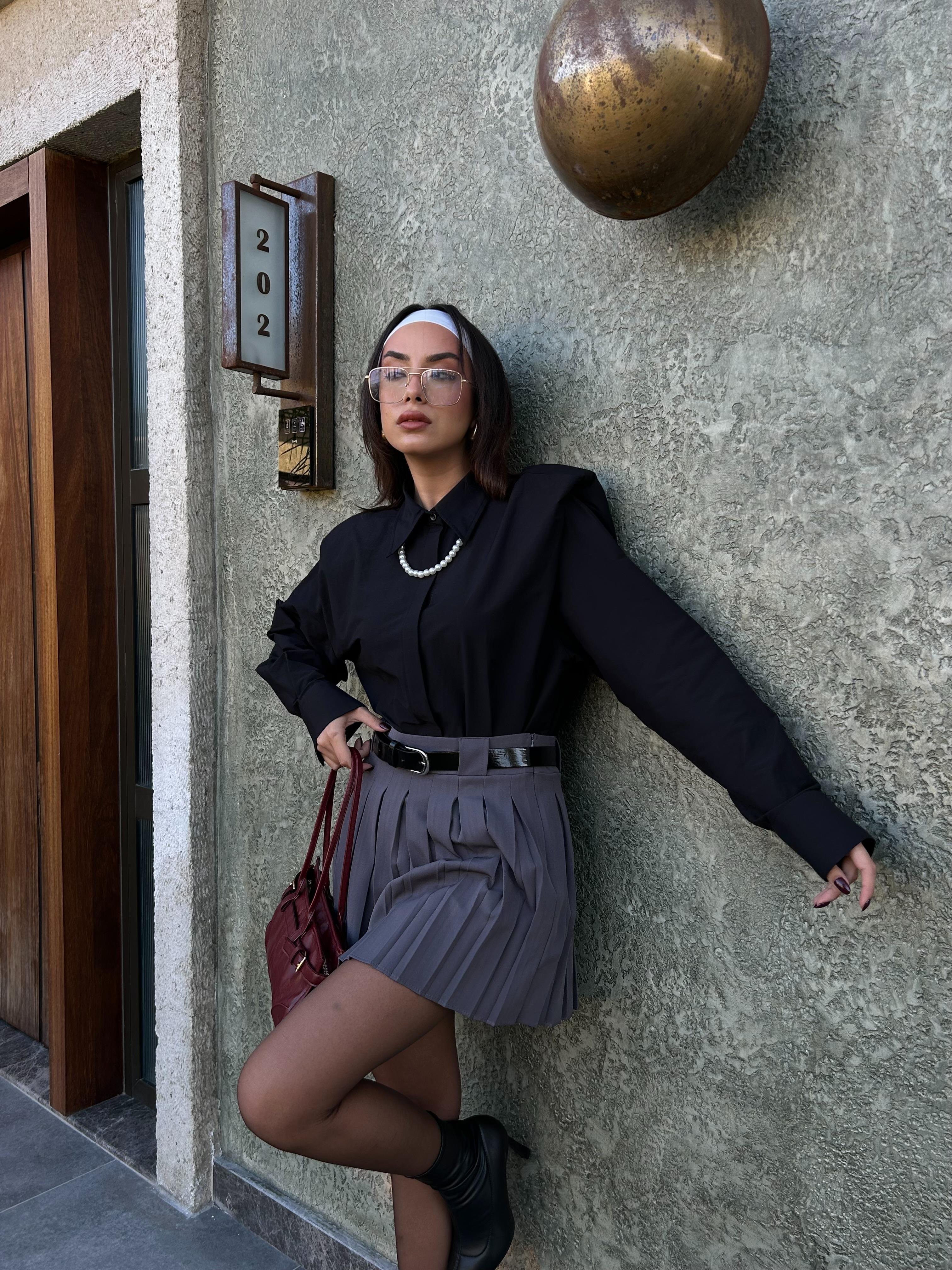 Kadın Siyah Poplin Vatkalı İnci Kolye Detaylı %100 Pamuk Gömlek 29016