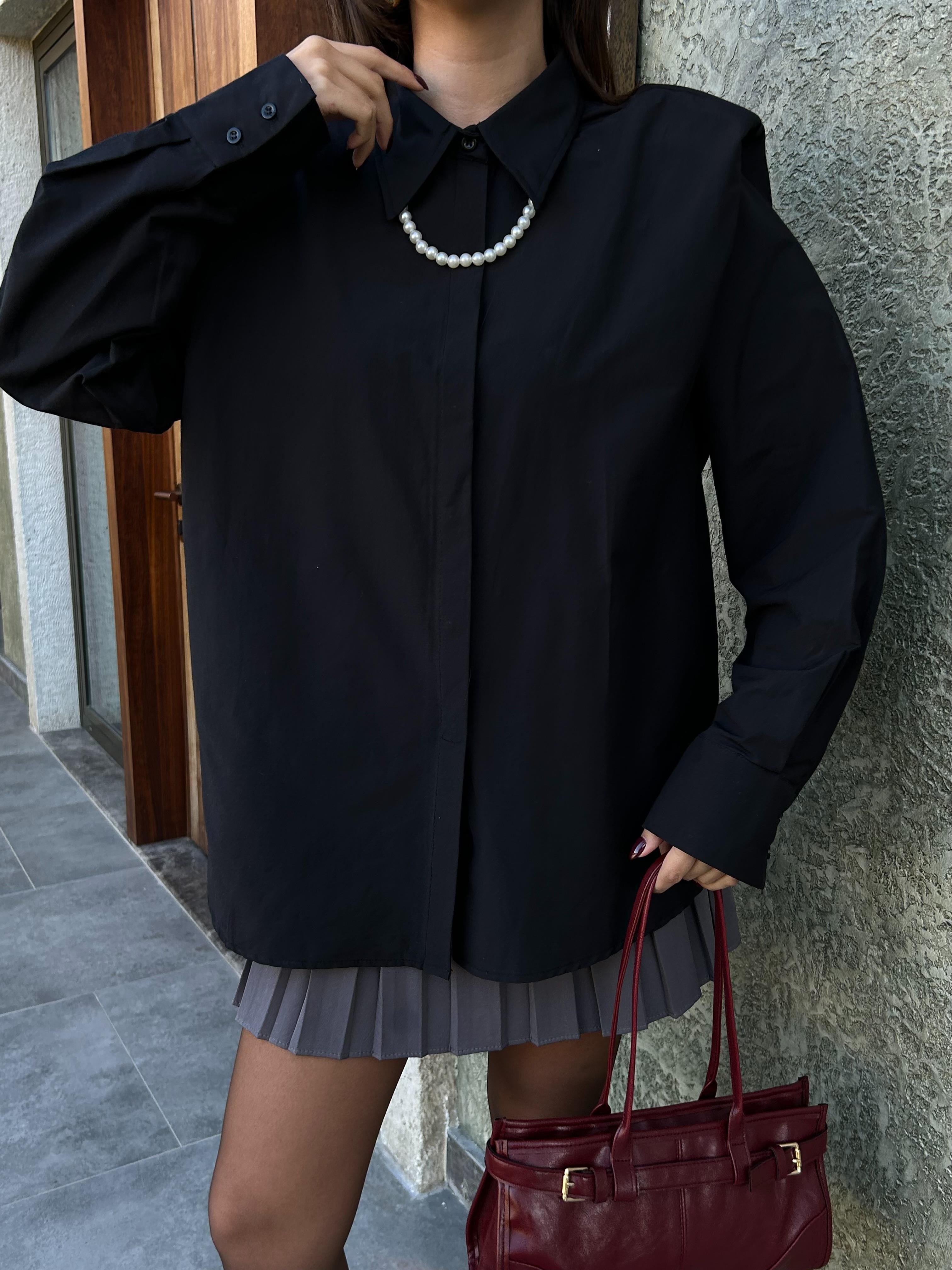 Kadın Siyah Poplin Vatkalı İnci Kolye Detaylı %100 Pamuk Gömlek 29016