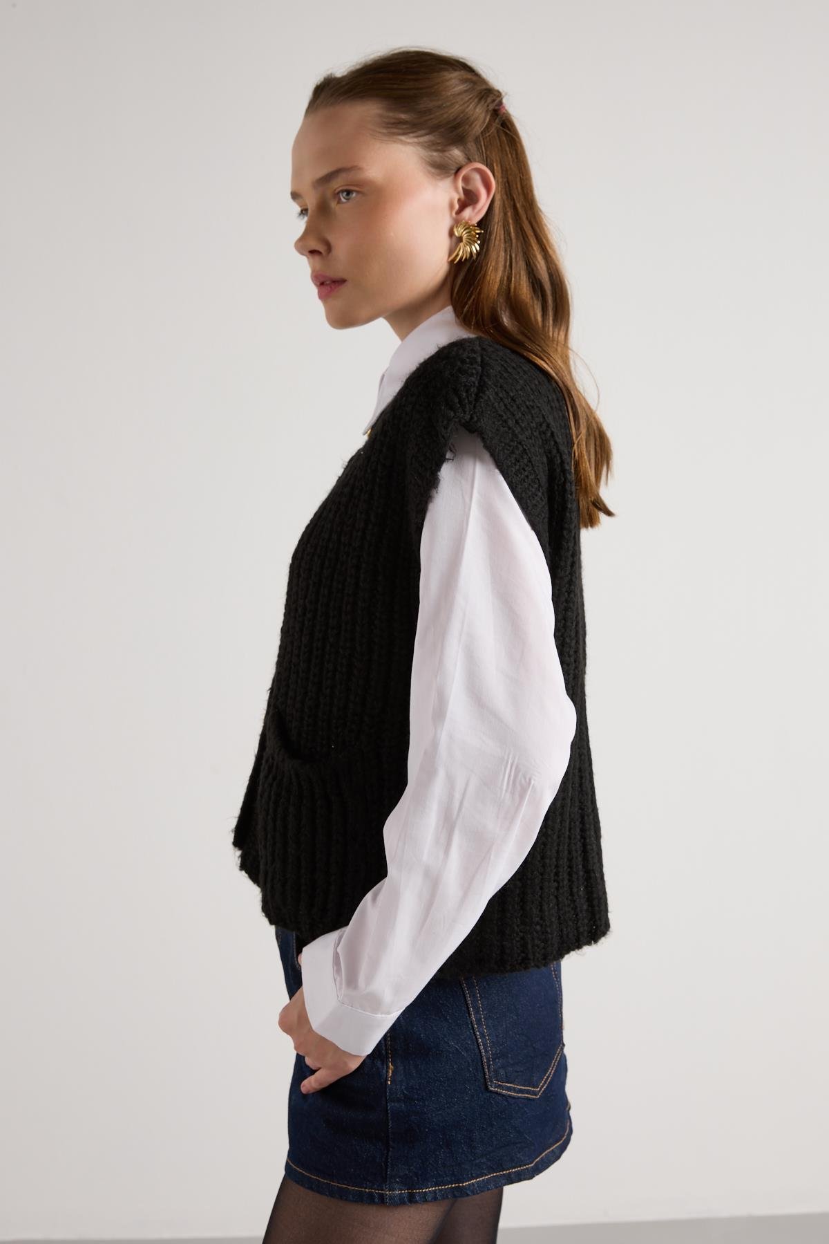 Kadın Siyah Saç Örgü Düğme Detaylı Triko Yelek 5584