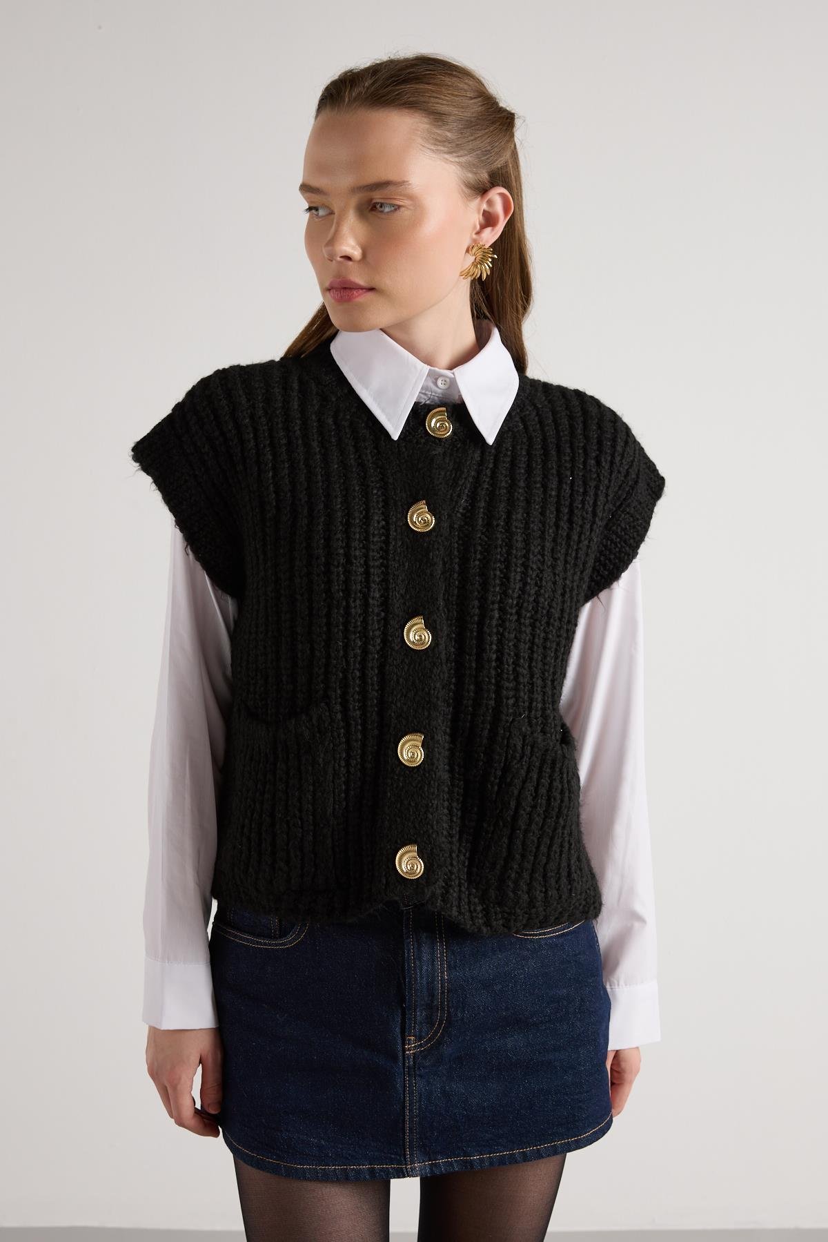 Kadın Siyah Saç Örgü Düğme Detaylı Triko Yelek 5584