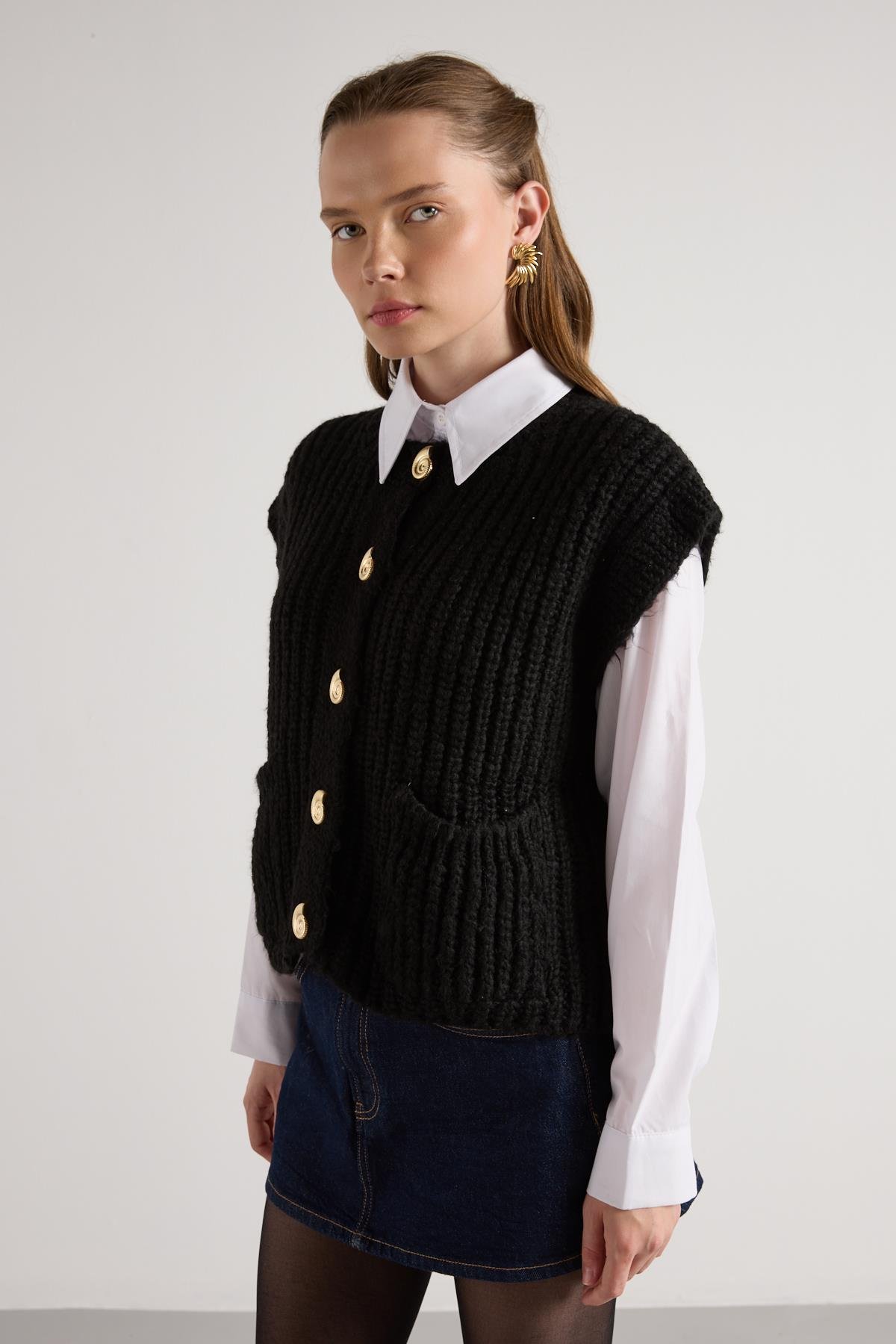 Kadın Siyah Saç Örgü Düğme Detaylı Triko Yelek 5584
