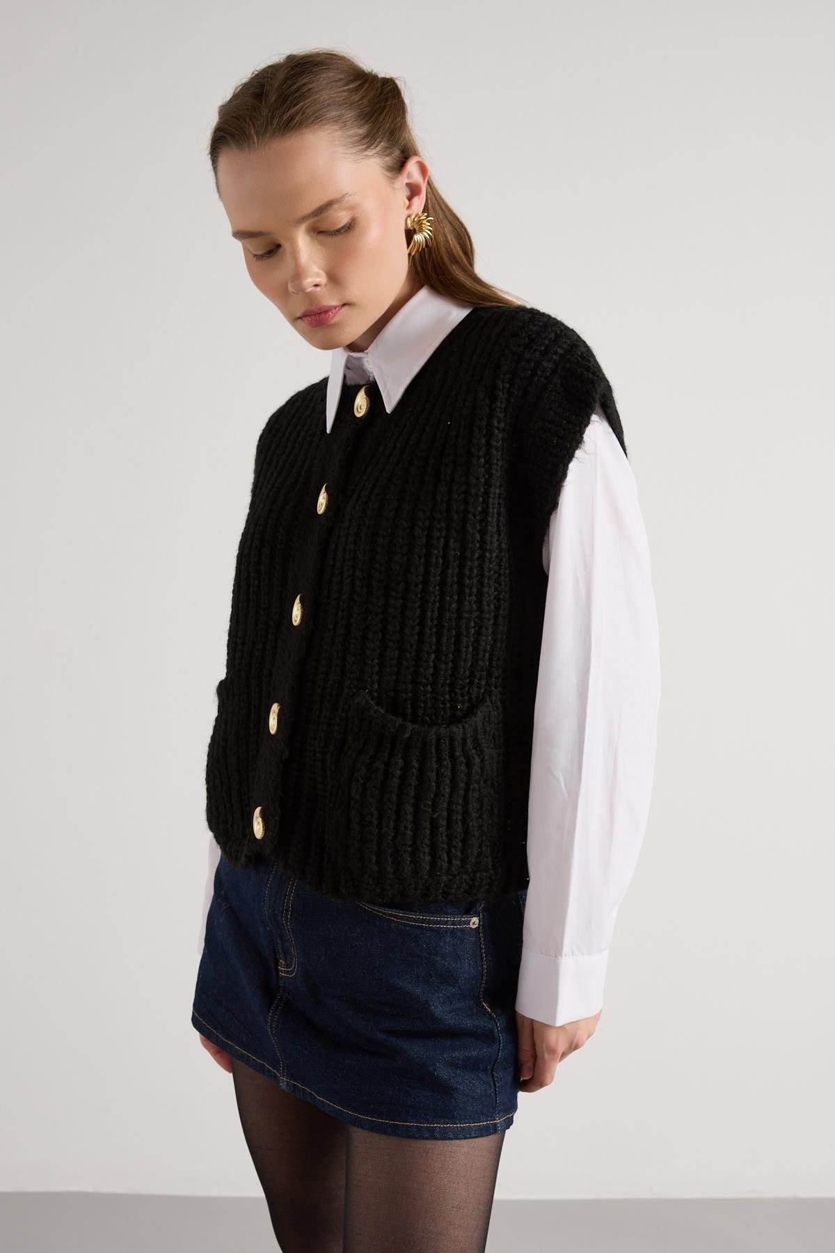 Kadın Siyah Saç Örgü Düğme Detaylı Triko Yelek 5584