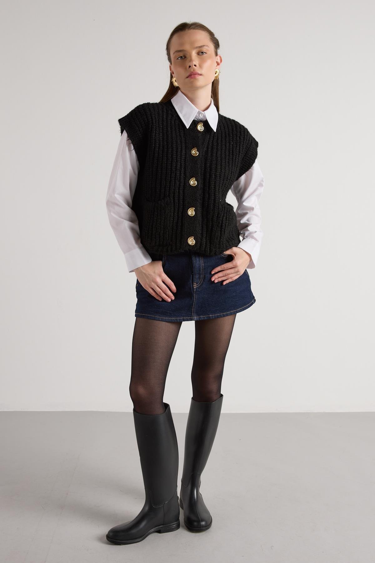 Kadın Siyah Saç Örgü Düğme Detaylı Triko Yelek 5584