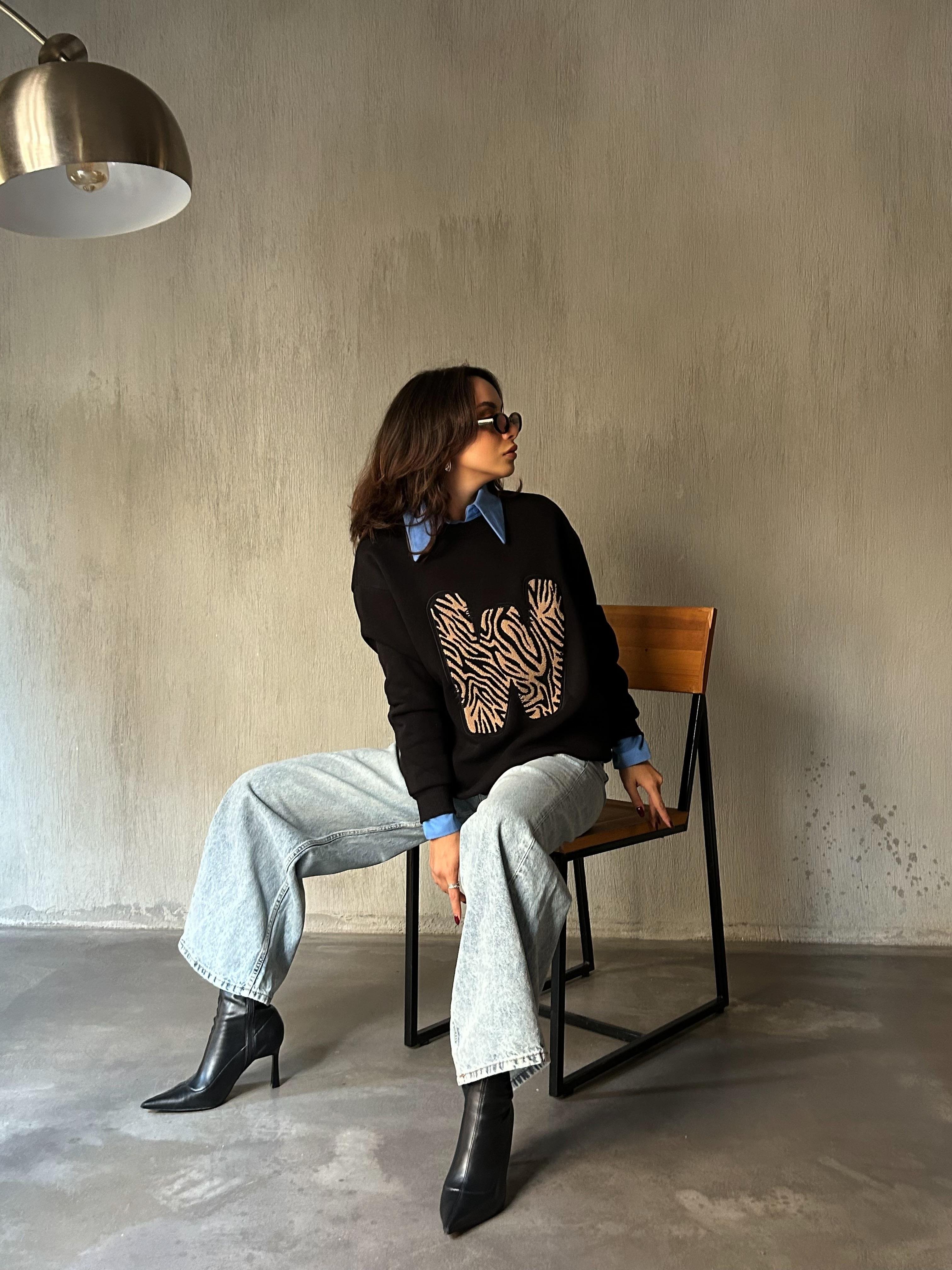 Kadın Siyah Süzene Nakışlı 3 İplik Şardonlu Geniş Kesim Sweatshirt 28314