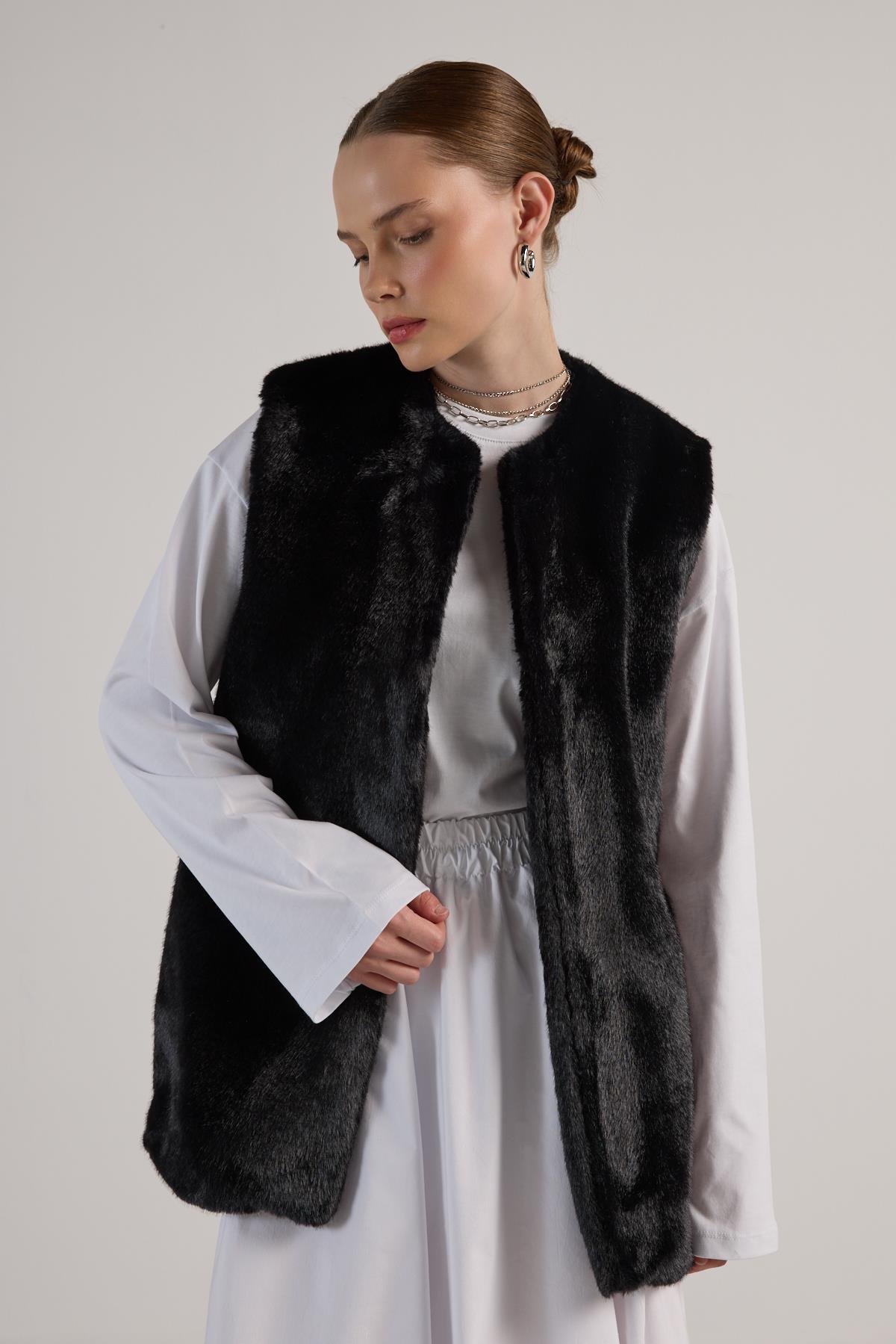 Kadın Siyah Uzun Astarlı Kürk Yelek 30072