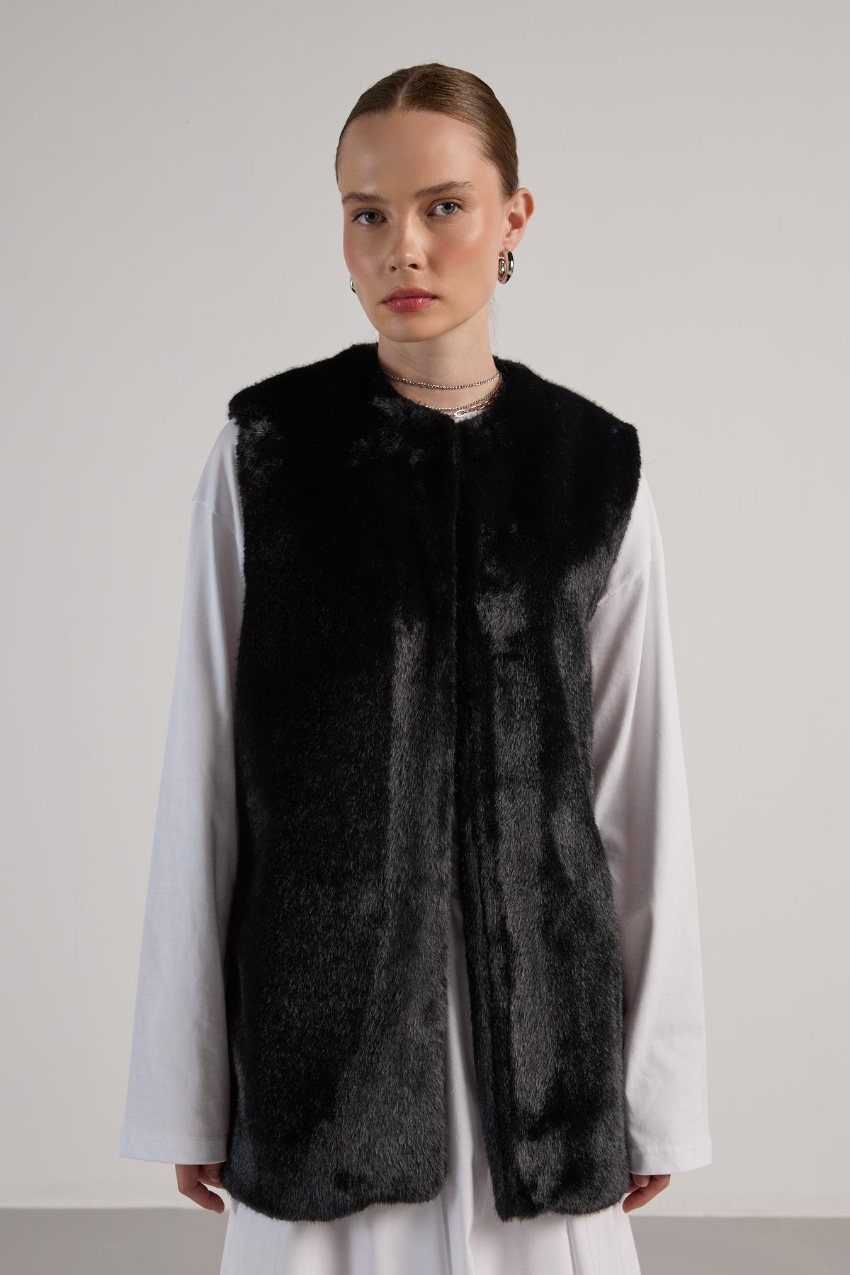 Kadın Siyah Uzun Astarlı Kürk Yelek 30072