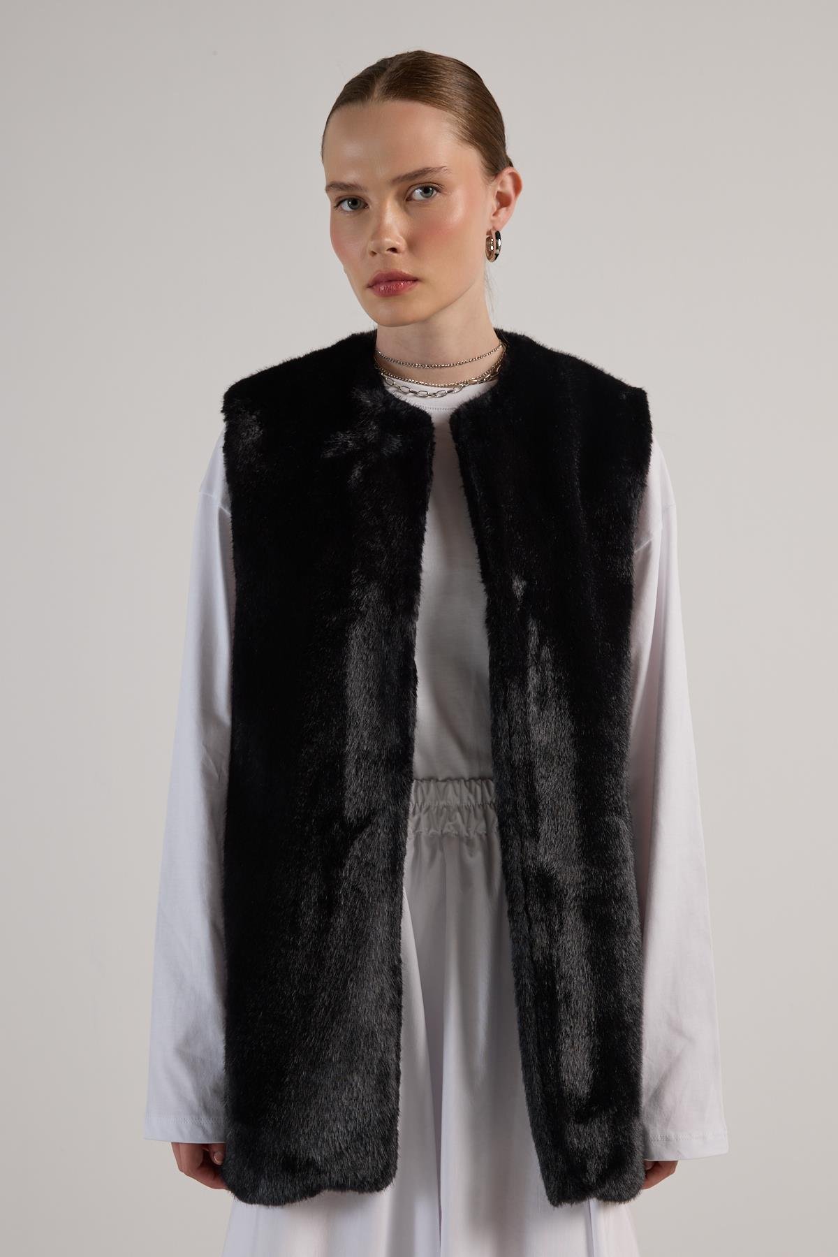 Kadın Siyah Uzun Astarlı Kürk Yelek 30072