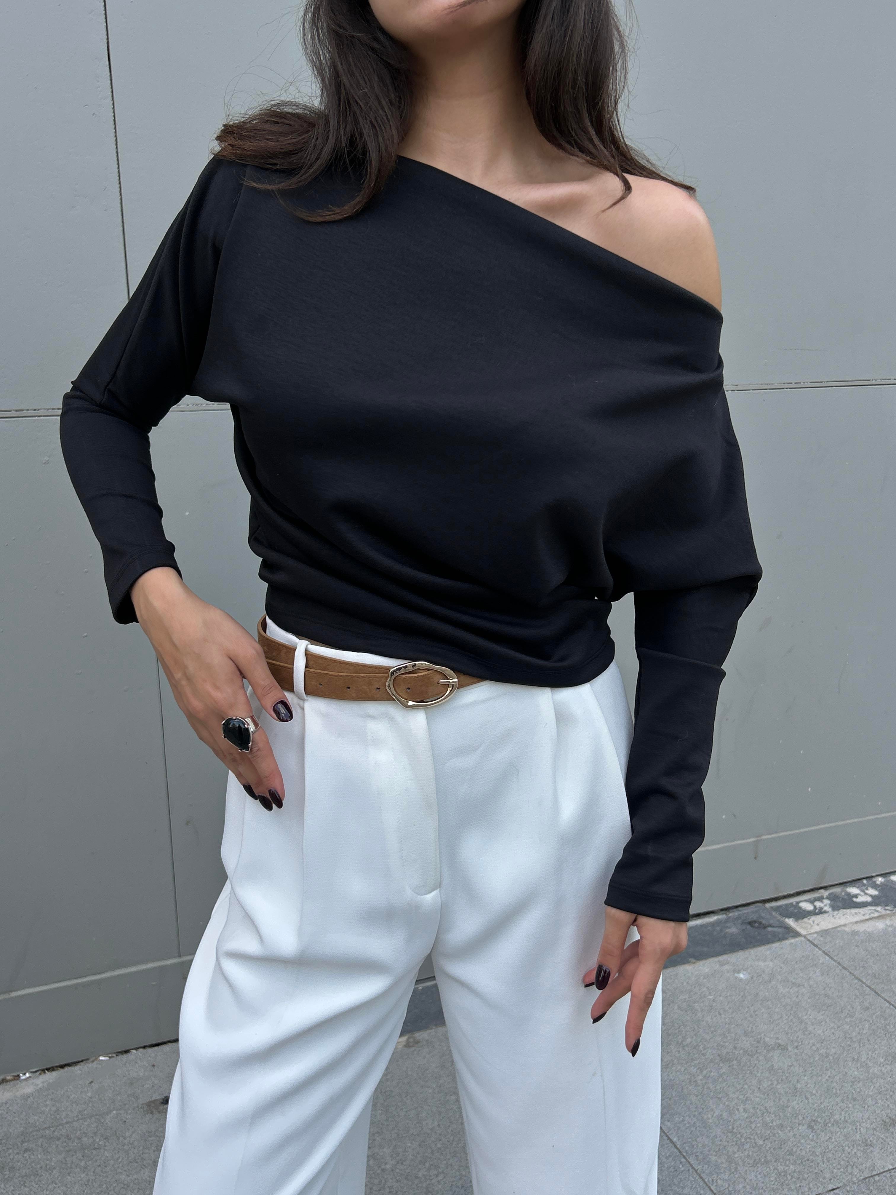 Kadın Siyah Uzun Kollu Omuzu Açık Bluz 30100