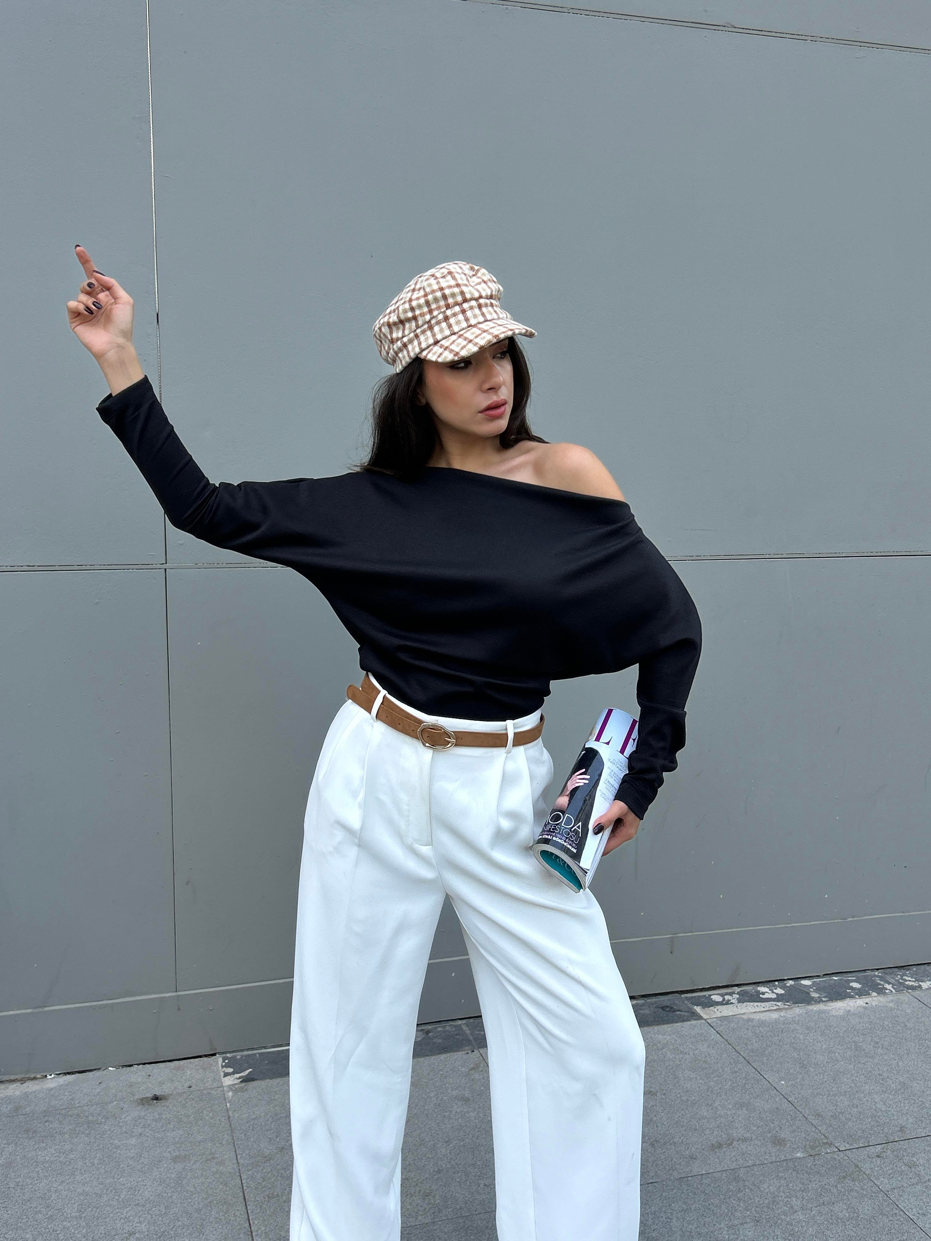 Kadın Siyah Uzun Kollu Omuzu Açık Bluz 30100