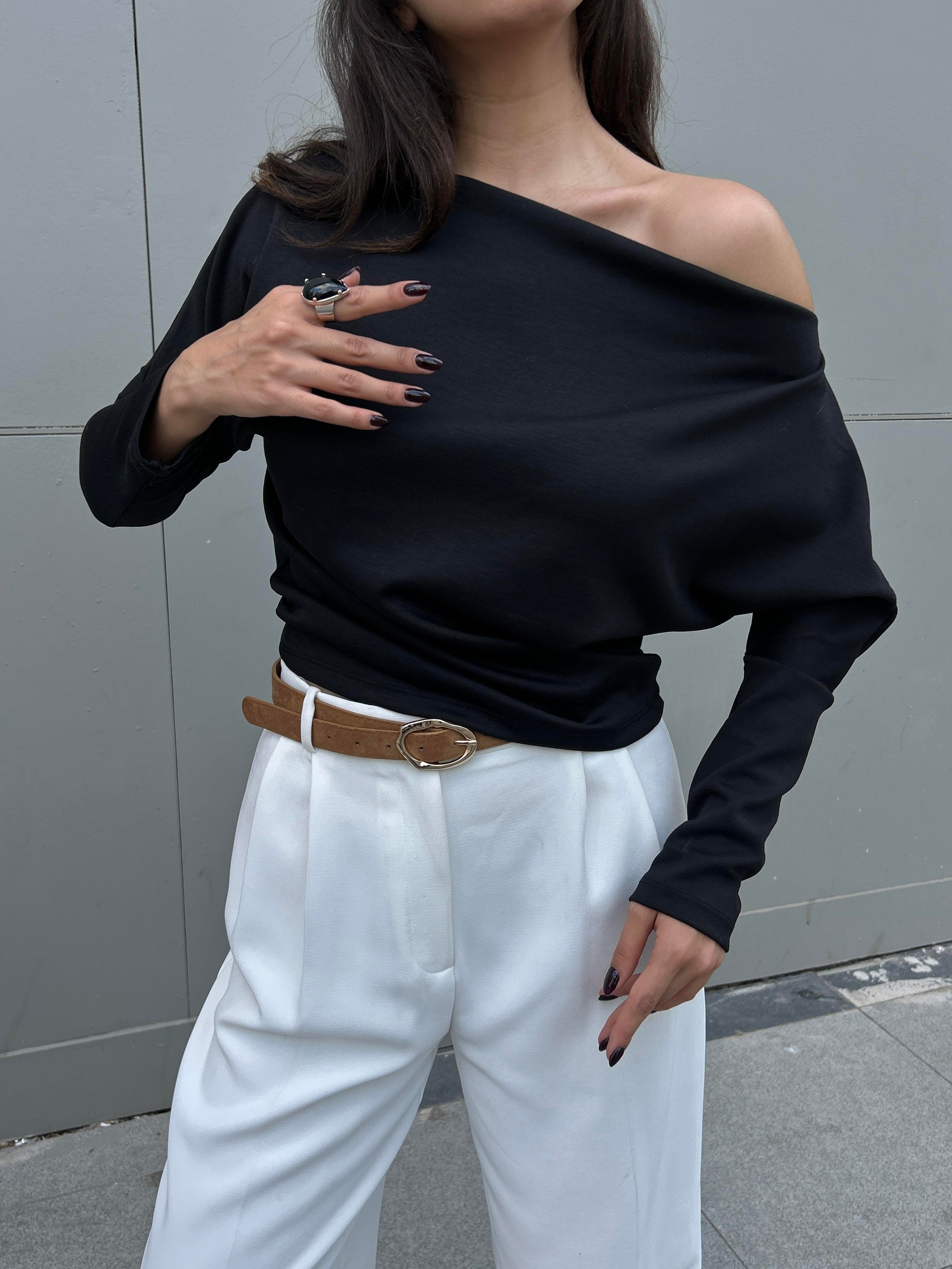 Kadın Siyah Uzun Kollu Omuzu Açık Bluz 30100