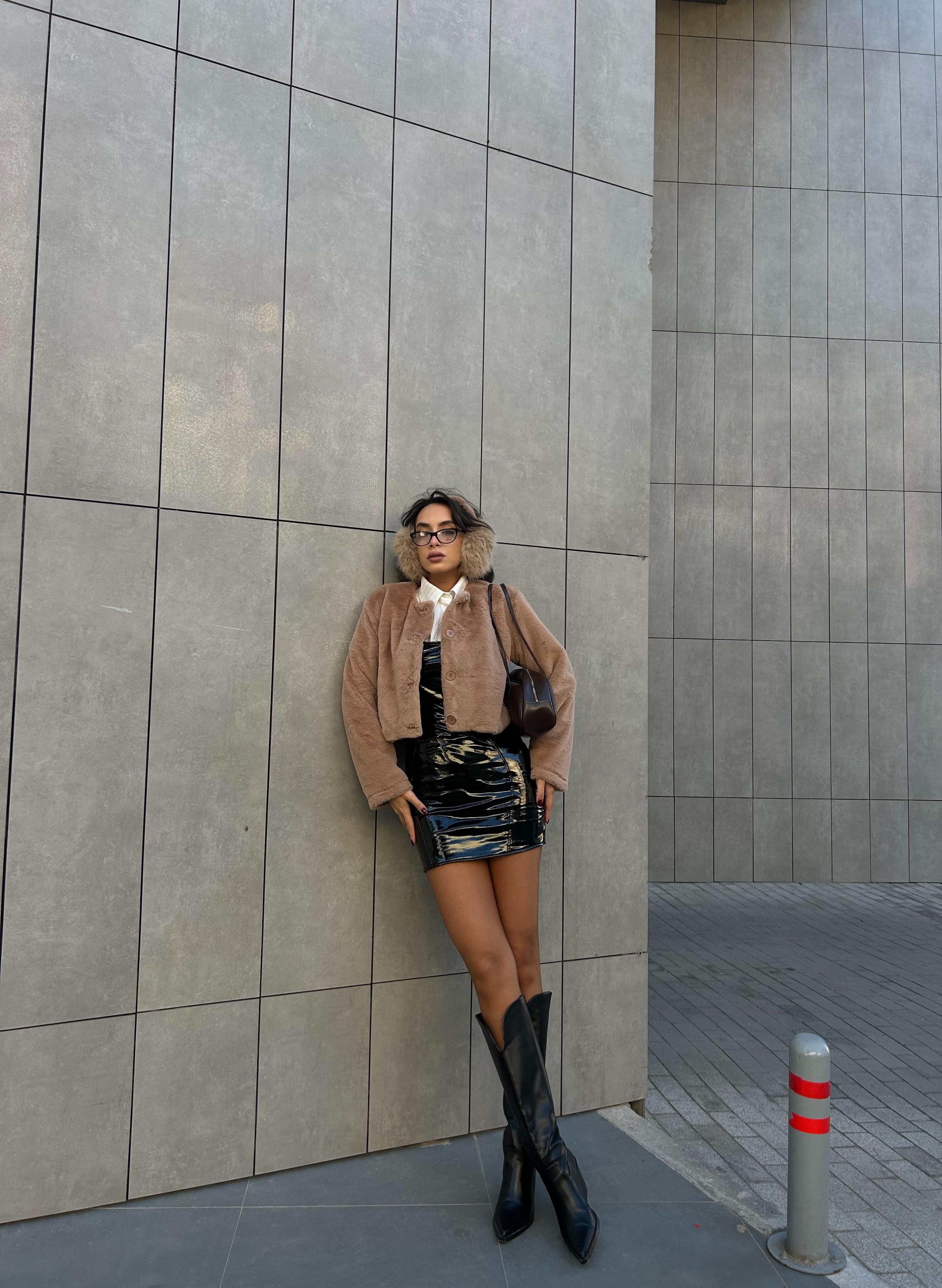 Kadın Vizon Astarlı Yakasız Kısa Kürk Kaban 28363