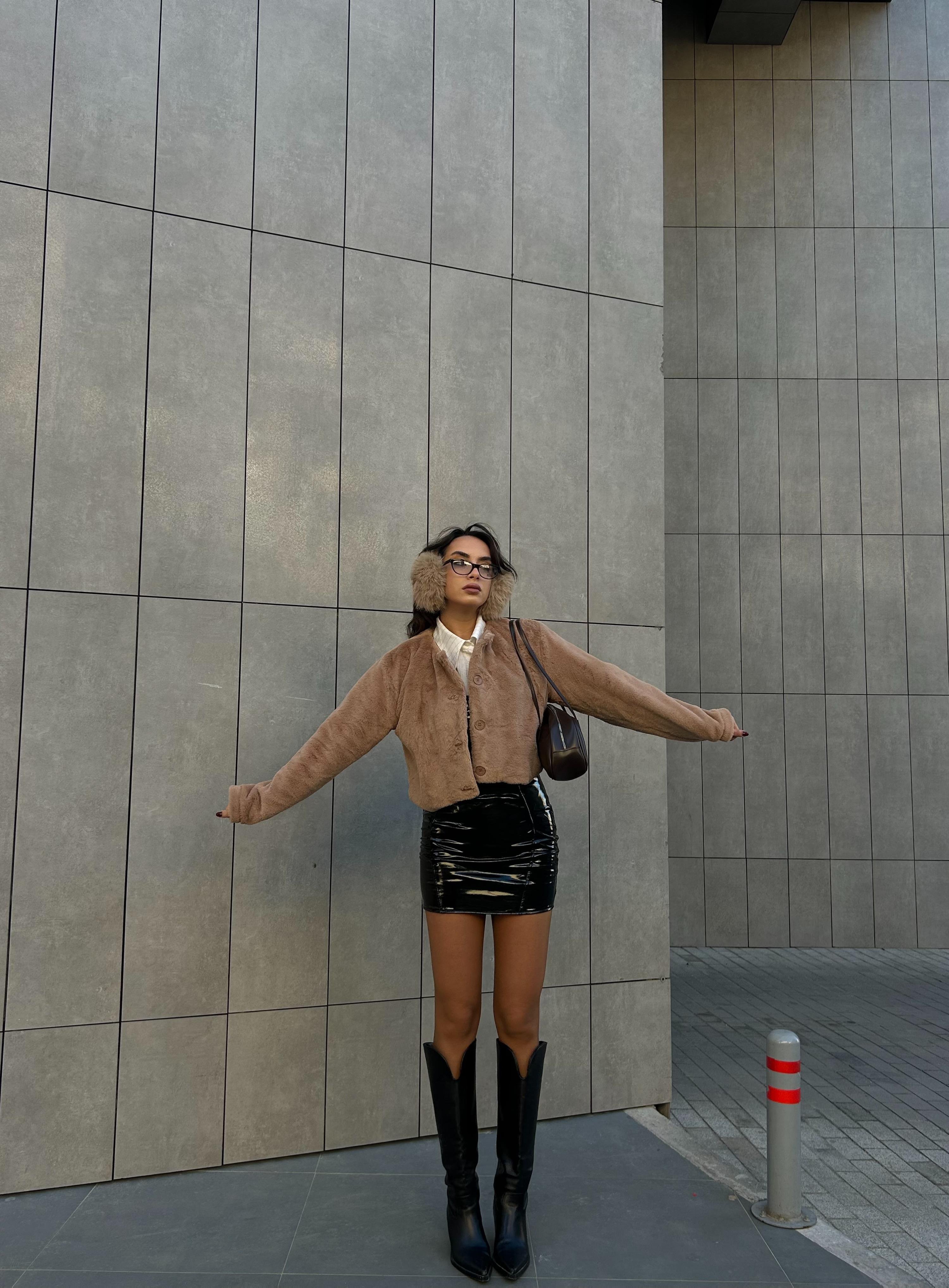 Kadın Vizon Astarlı Yakasız Kısa Kürk Kaban 28363