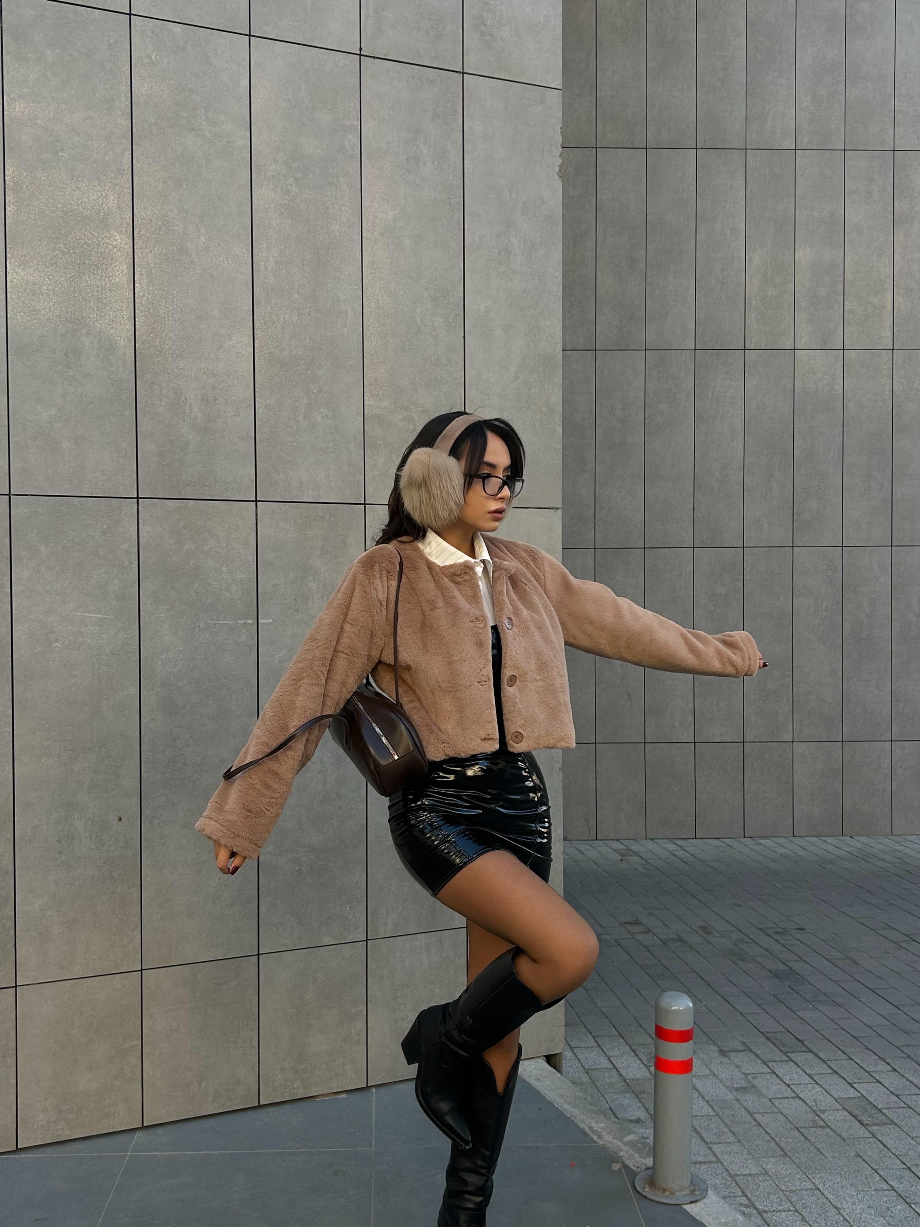 Kadın Vizon Astarlı Yakasız Kısa Kürk Kaban 28363