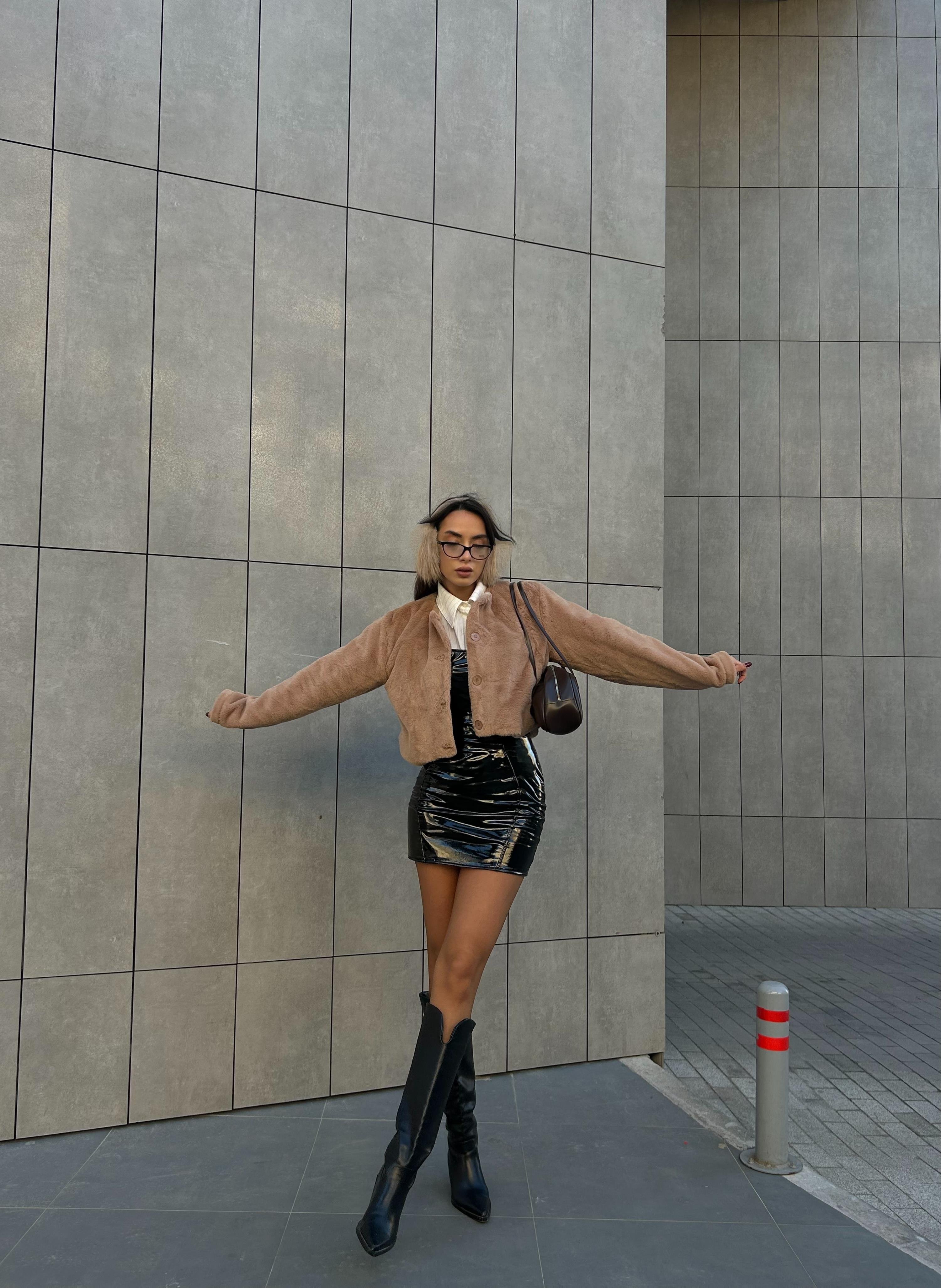 Kadın Vizon Astarlı Yakasız Kısa Kürk Kaban 28363