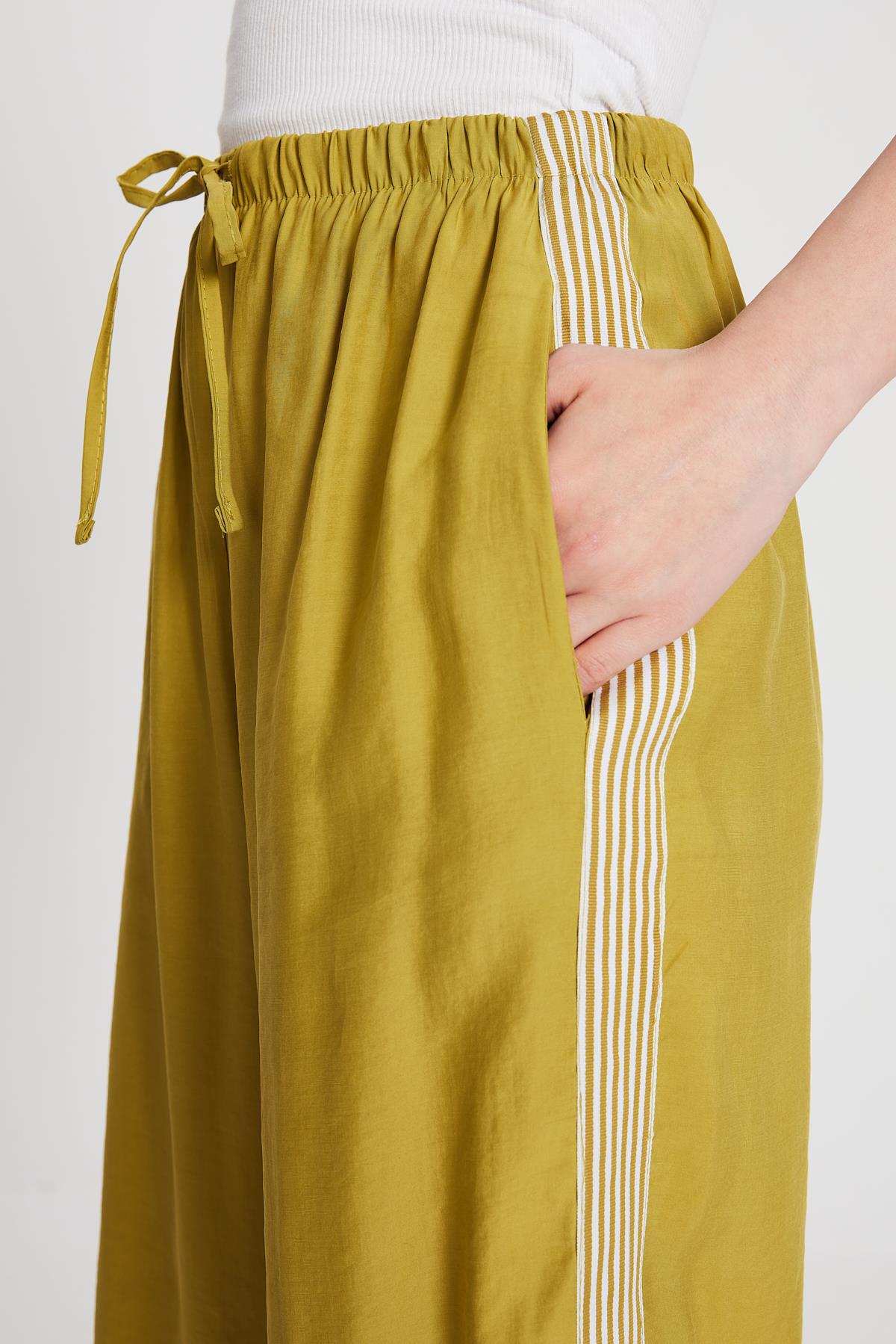 Kadın Yağ Yeşili %100 Modal Bol Kesim Yanları Şeritli Pantolon 29139