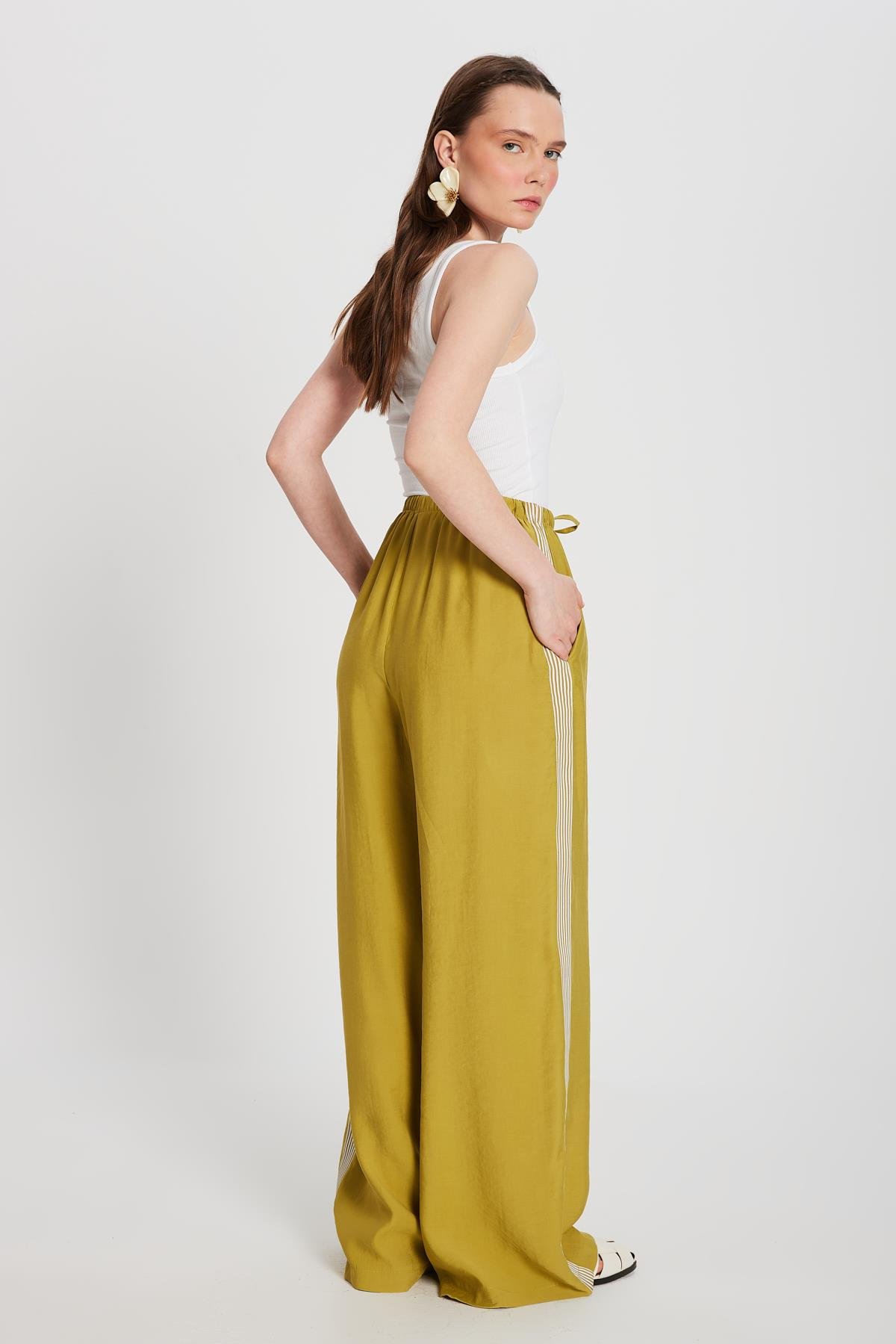 Kadın Yağ Yeşili %100 Modal Bol Kesim Yanları Şeritli Pantolon 29139